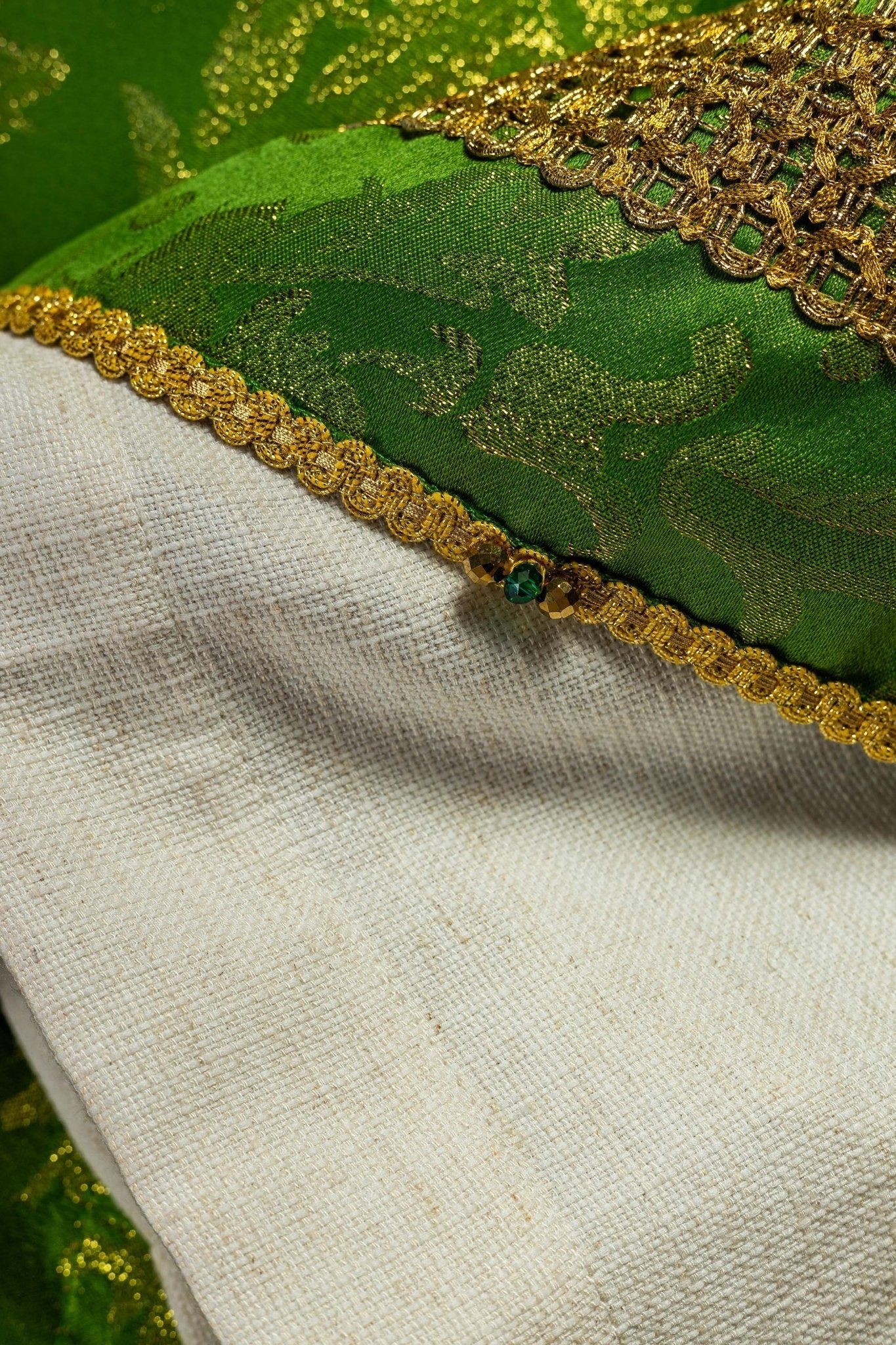 Chasuble faite main avec pierres naturelles Handmade 7010 Vert HM/7010/01/90 - CHASUBLES.FR