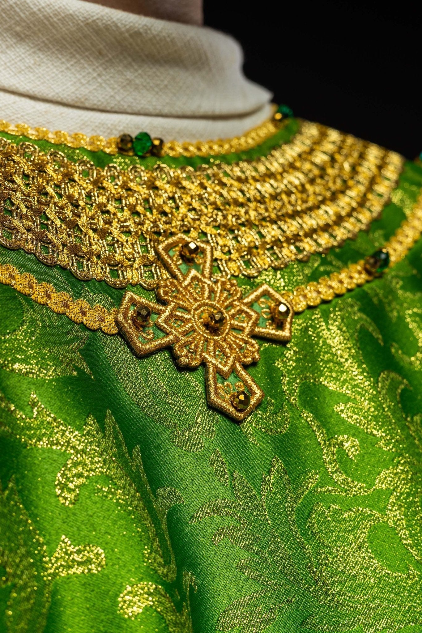Chasuble faite main avec pierres naturelles Handmade 7010 Vert HM/7010/01/90 - CHASUBLES.FR