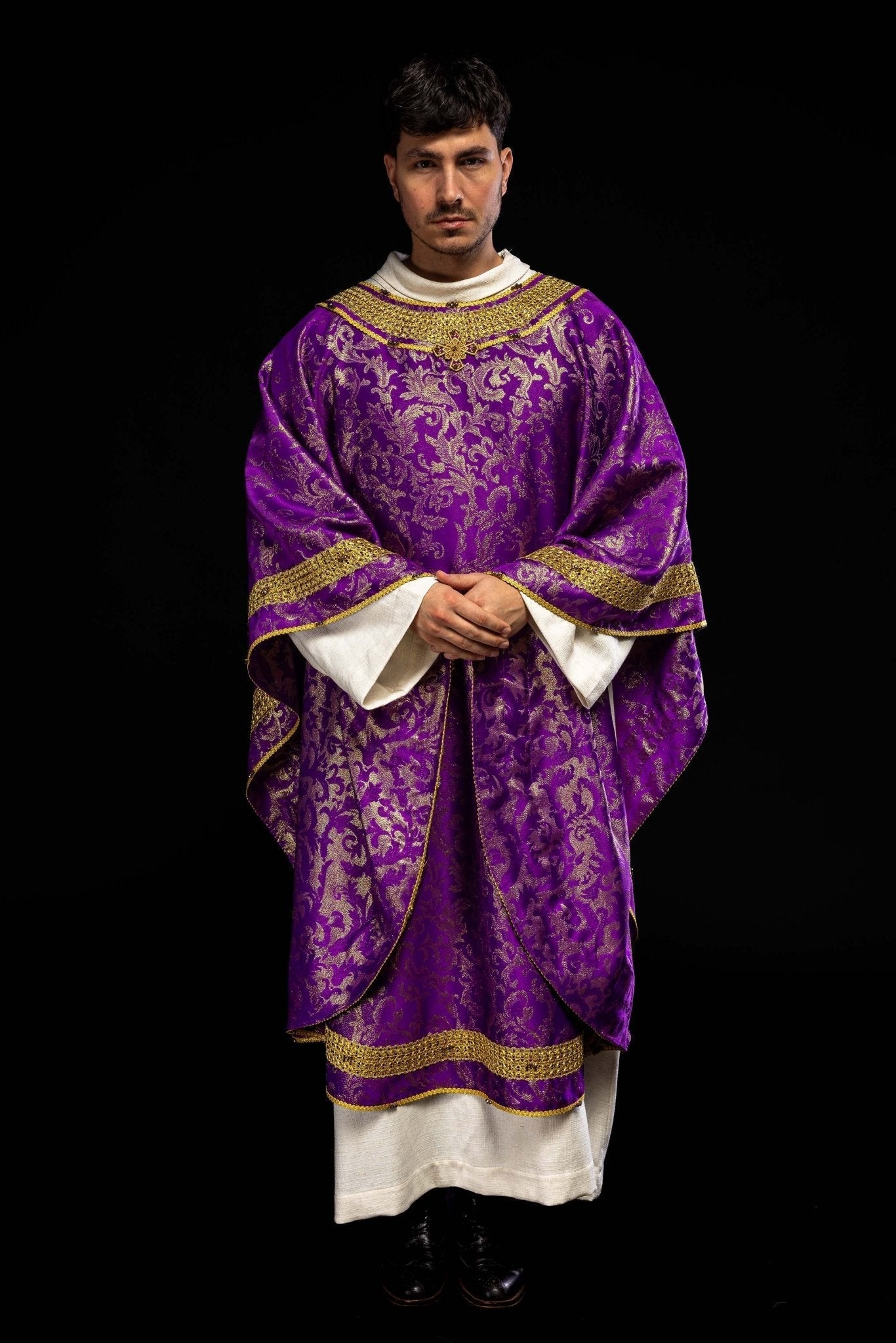 Chasuble faite main avec pierres naturelles Handmade 7010 Violet HM/7010/03/90 - CHASUBLES.FR