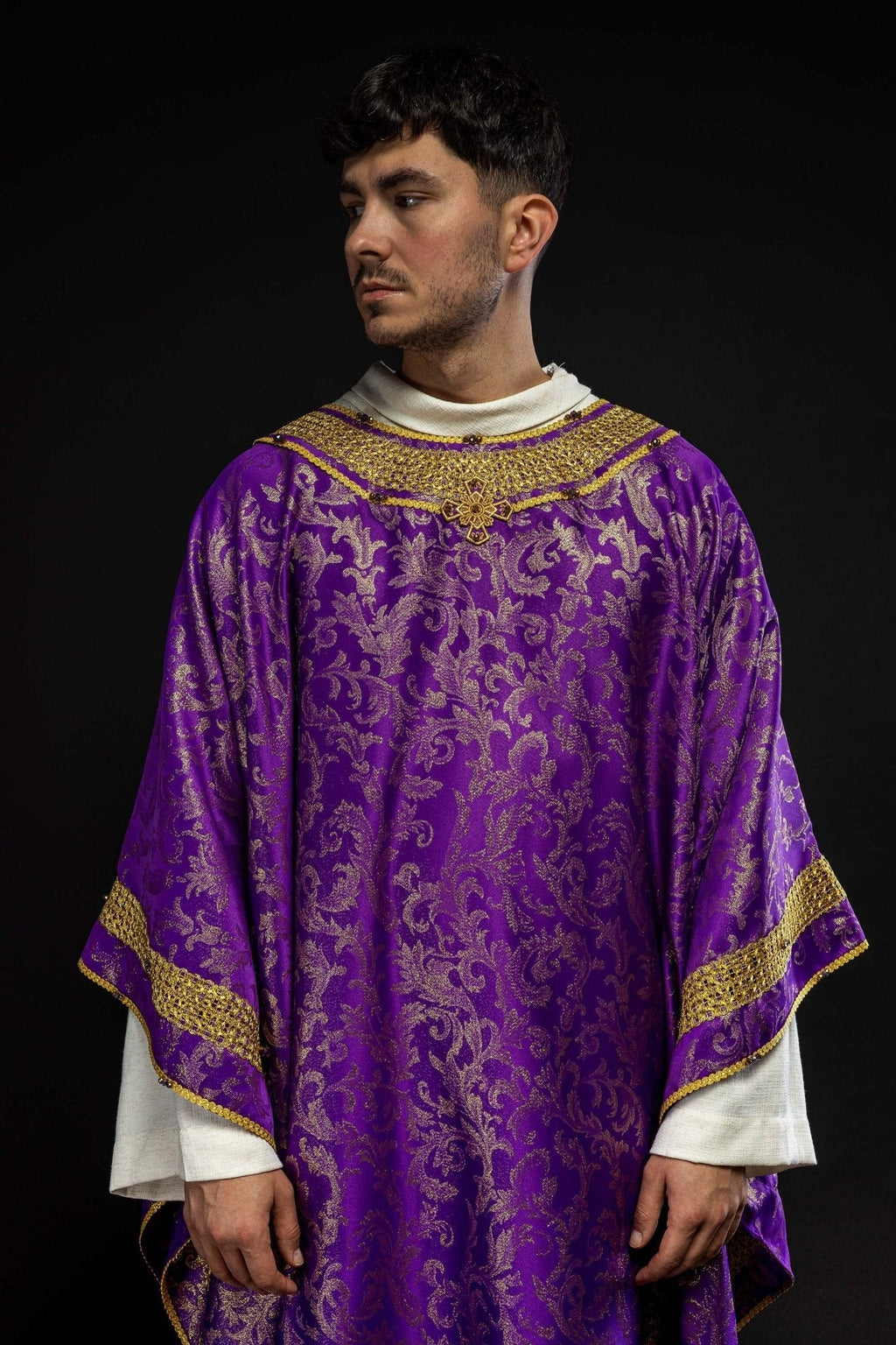 Chasuble faite main avec pierres naturelles Handmade 7010 Violet HM/7010/03/90 - CHASUBLES.FR