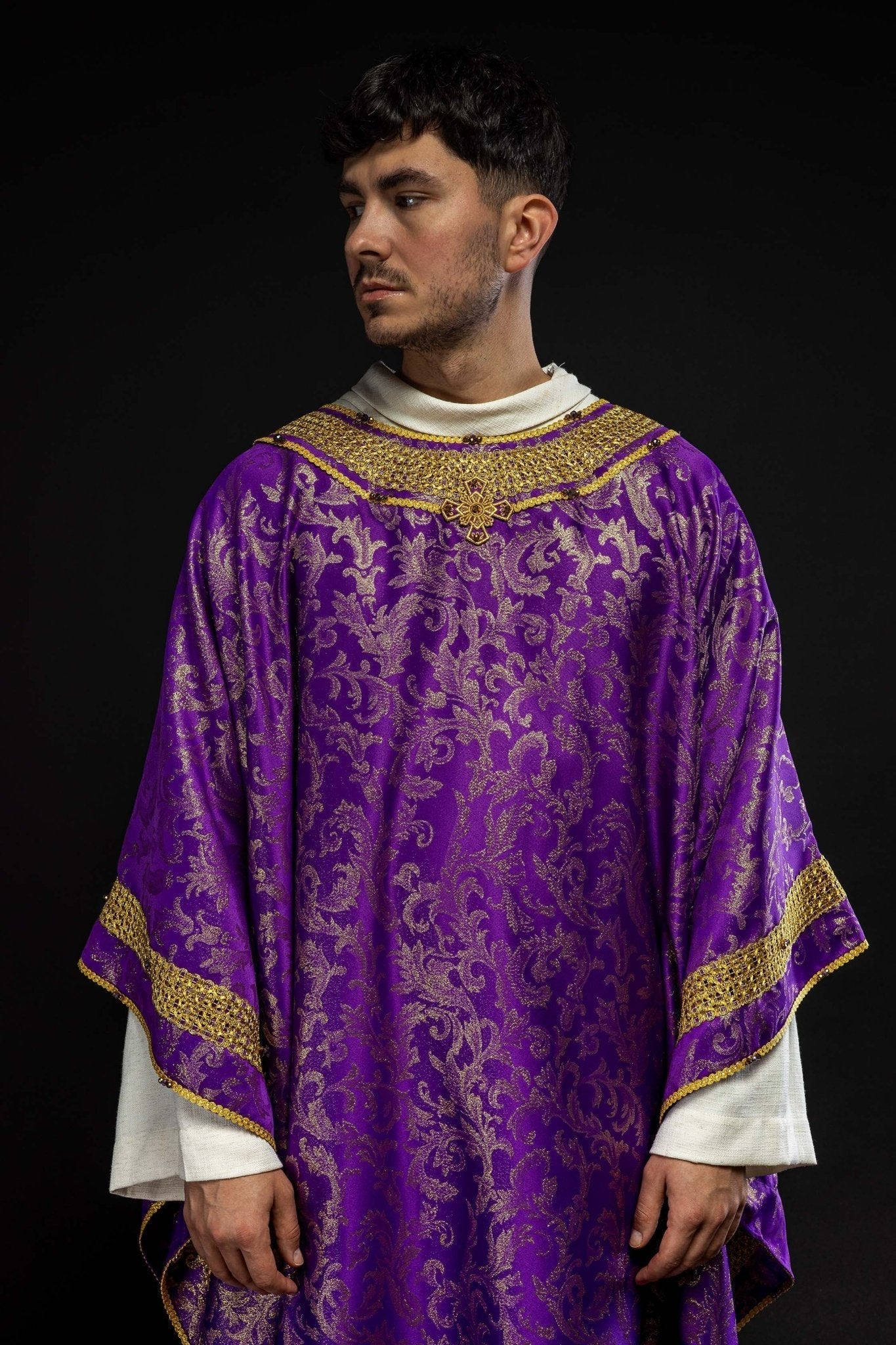 Chasuble faite main avec pierres naturelles Handmade 7010 Violet HM/7010/03/90 - CHASUBLES.FR