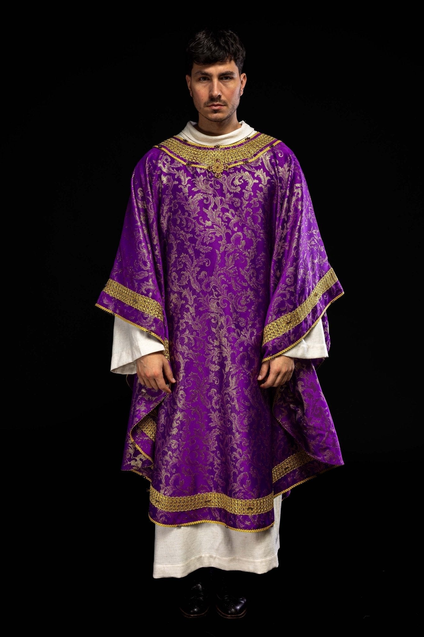 Chasuble faite main avec pierres naturelles Handmade 7010 Violet HM/7010/03/90 - CHASUBLES.FR