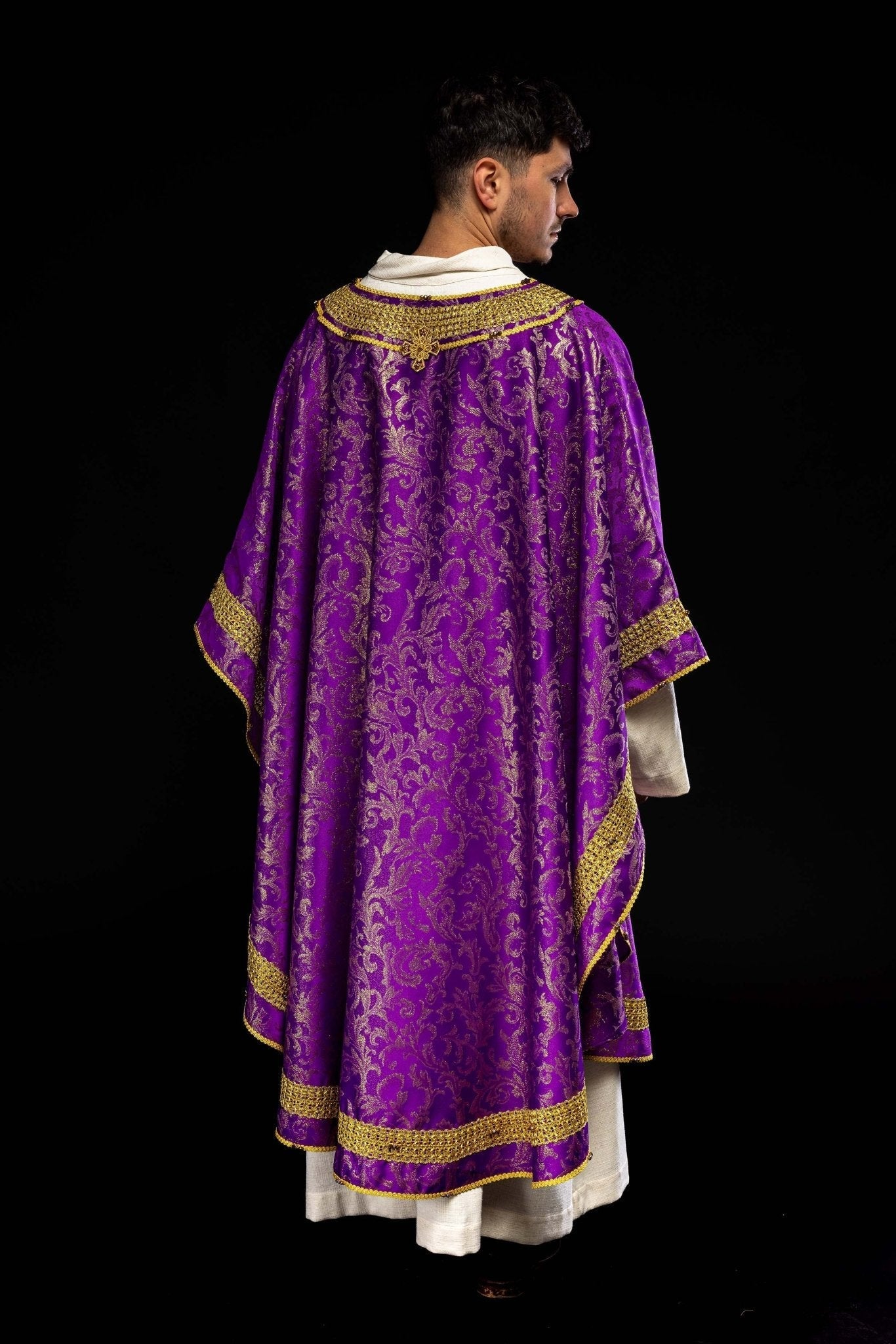 Chasuble faite main avec pierres naturelles Handmade 7010 Violet HM/7010/03/90 - CHASUBLES.FR