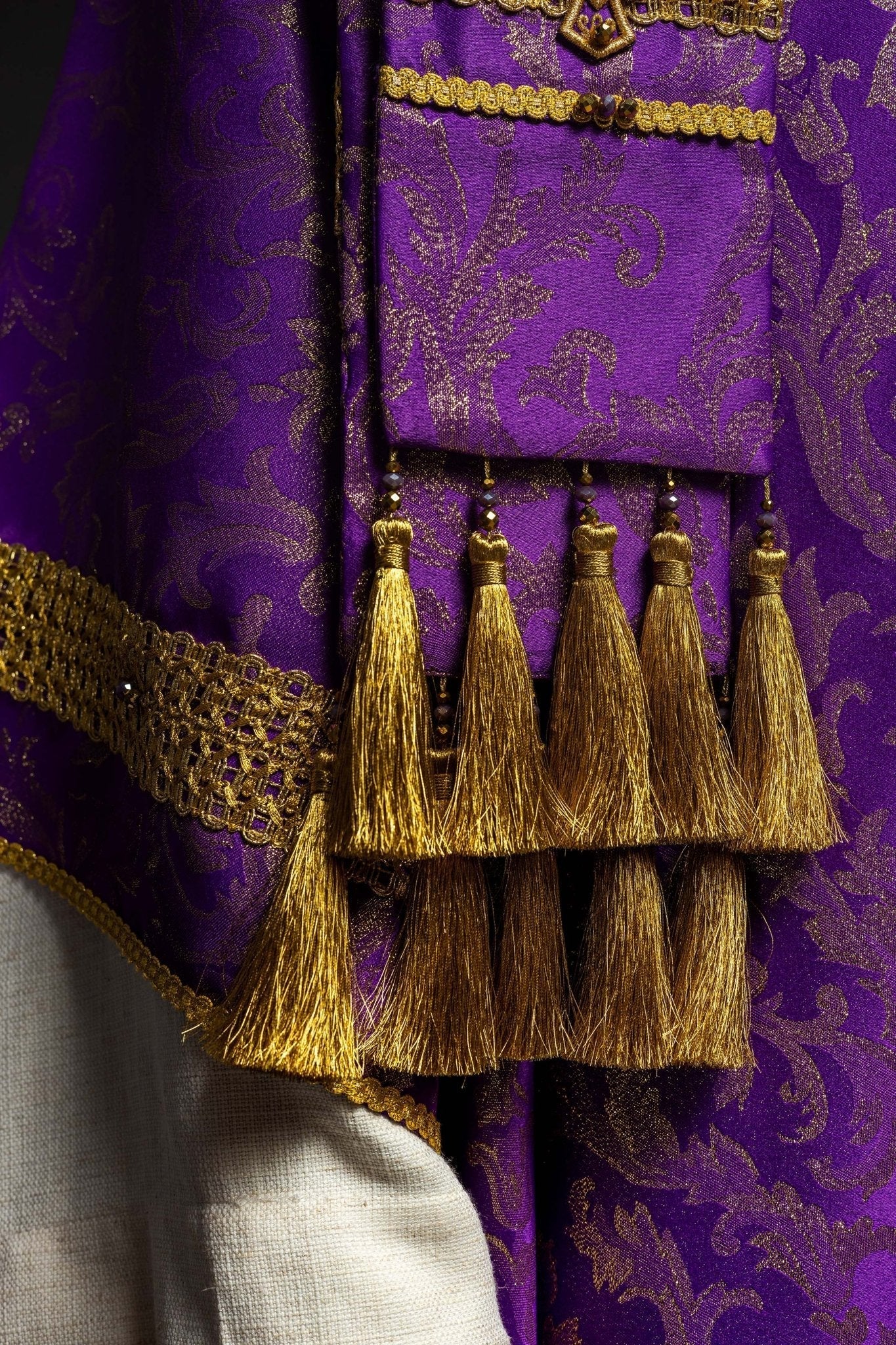 Chasuble faite main avec pierres naturelles Handmade 7010 Violet HM/7010/03/90 - CHASUBLES.FR