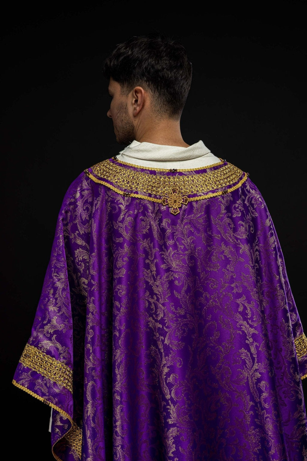 Chasuble faite main avec pierres naturelles Handmade 7010 Violet HM/7010/03/90 - CHASUBLES.FR
