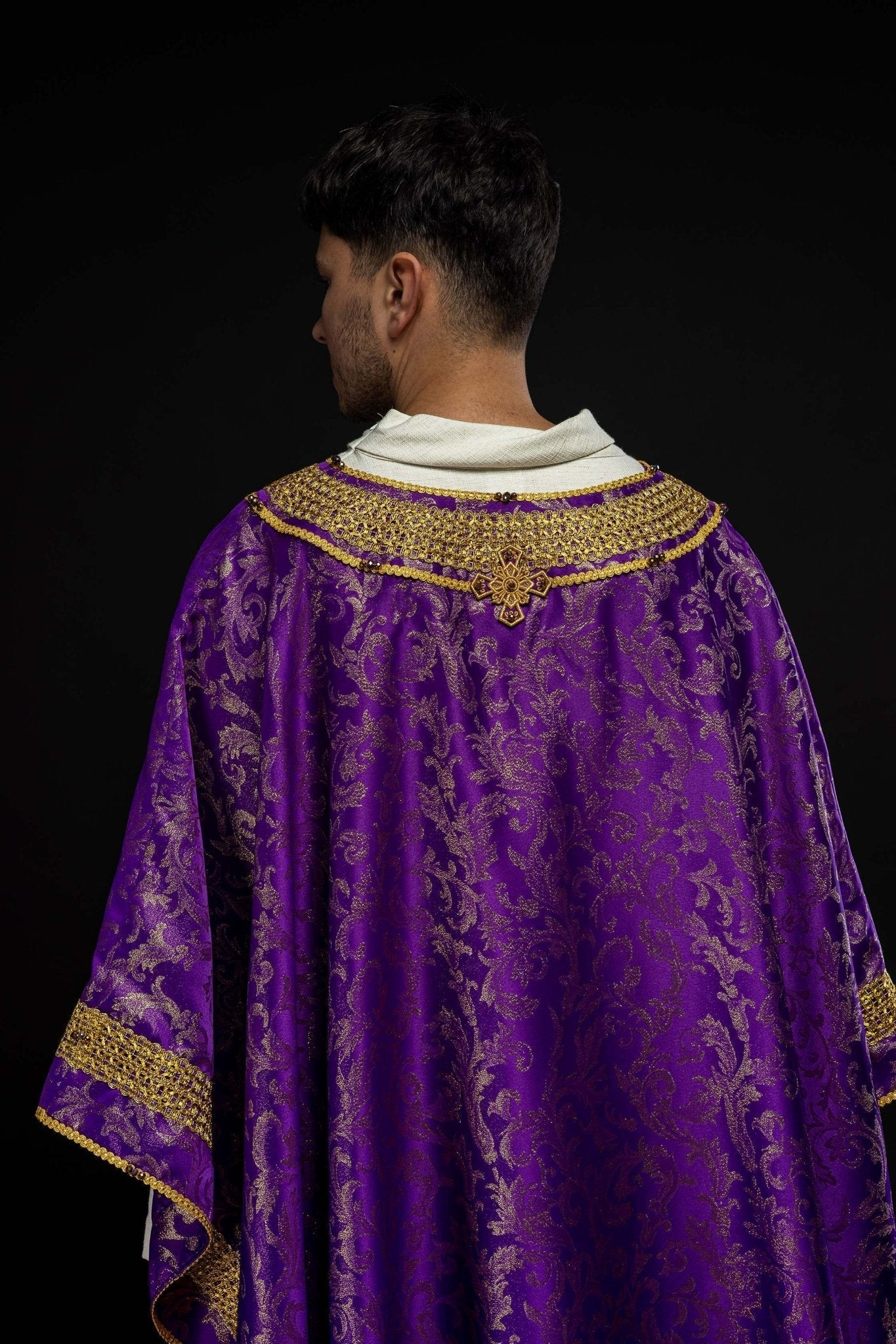 Chasuble faite main avec pierres naturelles Handmade 7010 Violet HM/7010/03/90 - CHASUBLES.FR