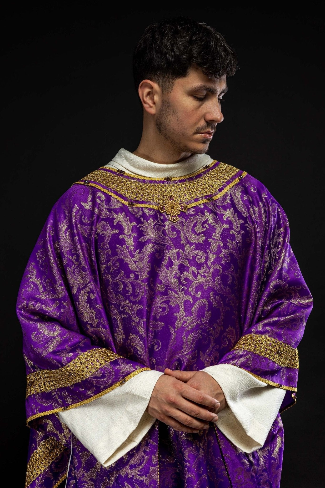 Chasuble faite main avec pierres naturelles Handmade 7010 Violet HM/7010/03/90 - CHASUBLES.FR