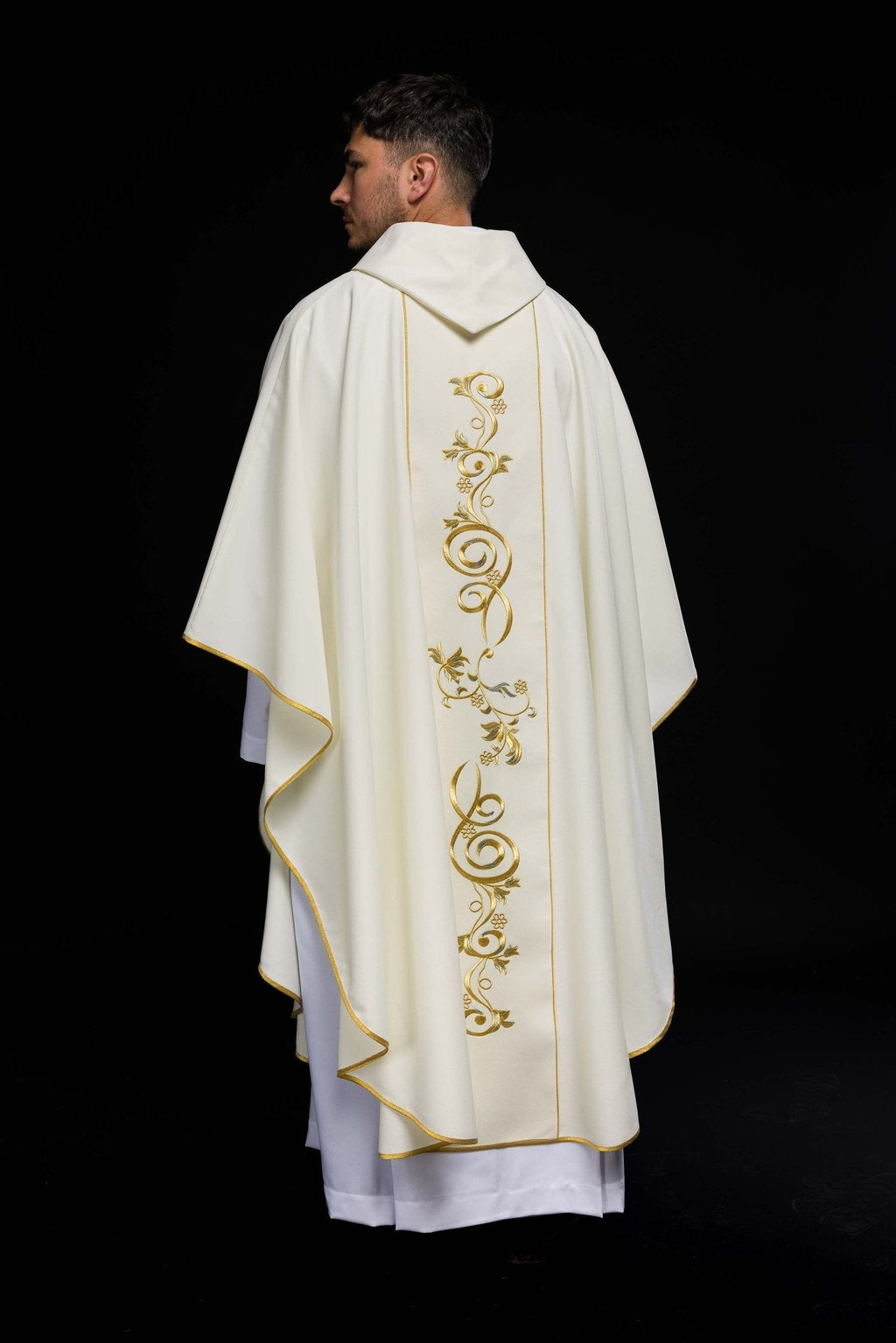 Chasuble IHS décorée en écru KOR/031/05/01 ECRU - CHASUBLES.FR