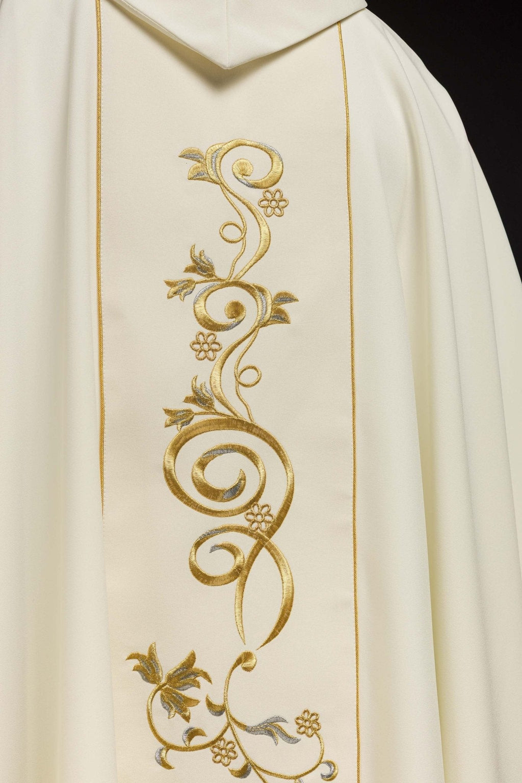 Chasuble IHS décorée en écru KOR/031/05/01 ECRU - CHASUBLES.FR