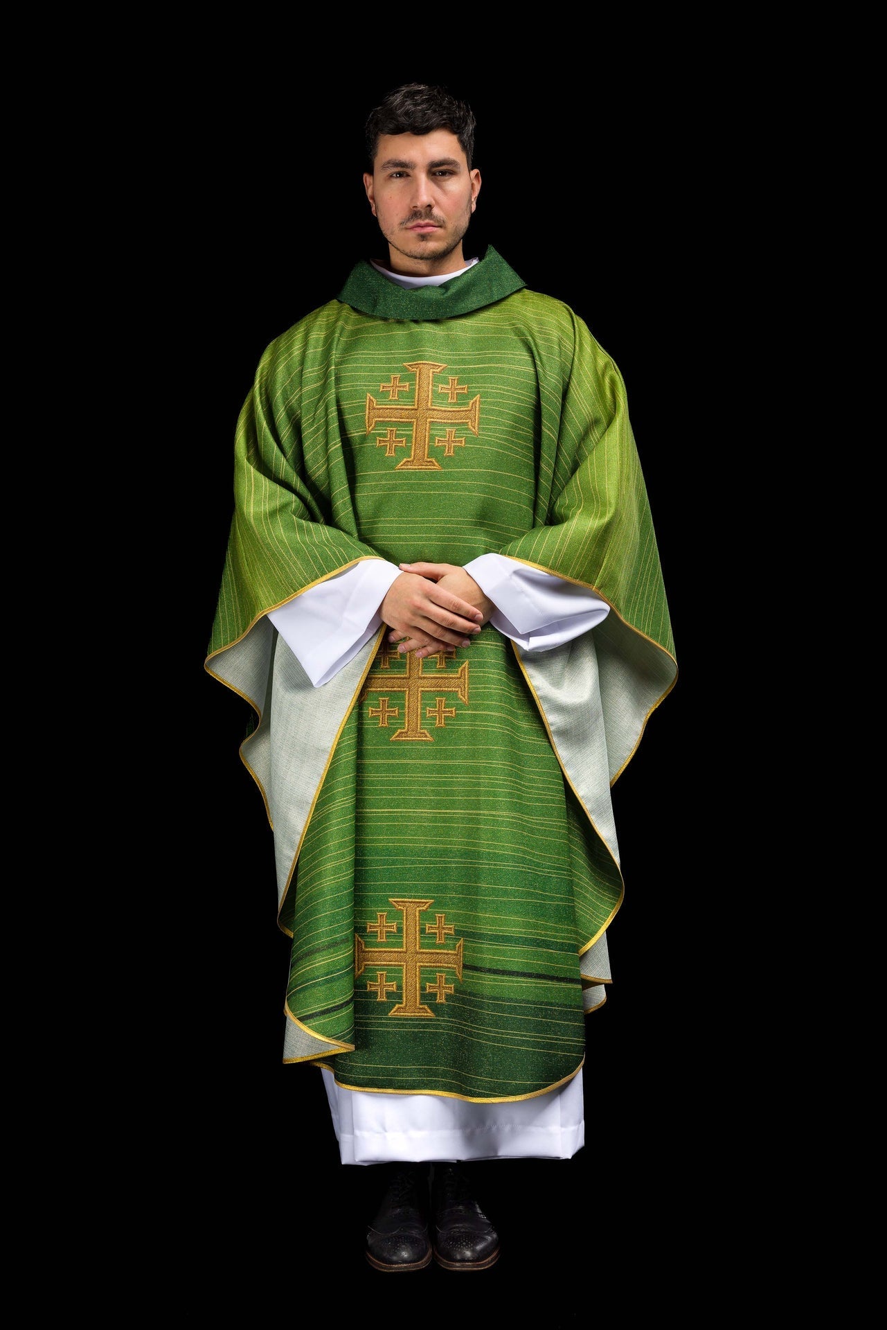 Chasuble imprimée avec Croix de Jérusalem verte KOD/7001/01/40 - CHASUBLES.FR