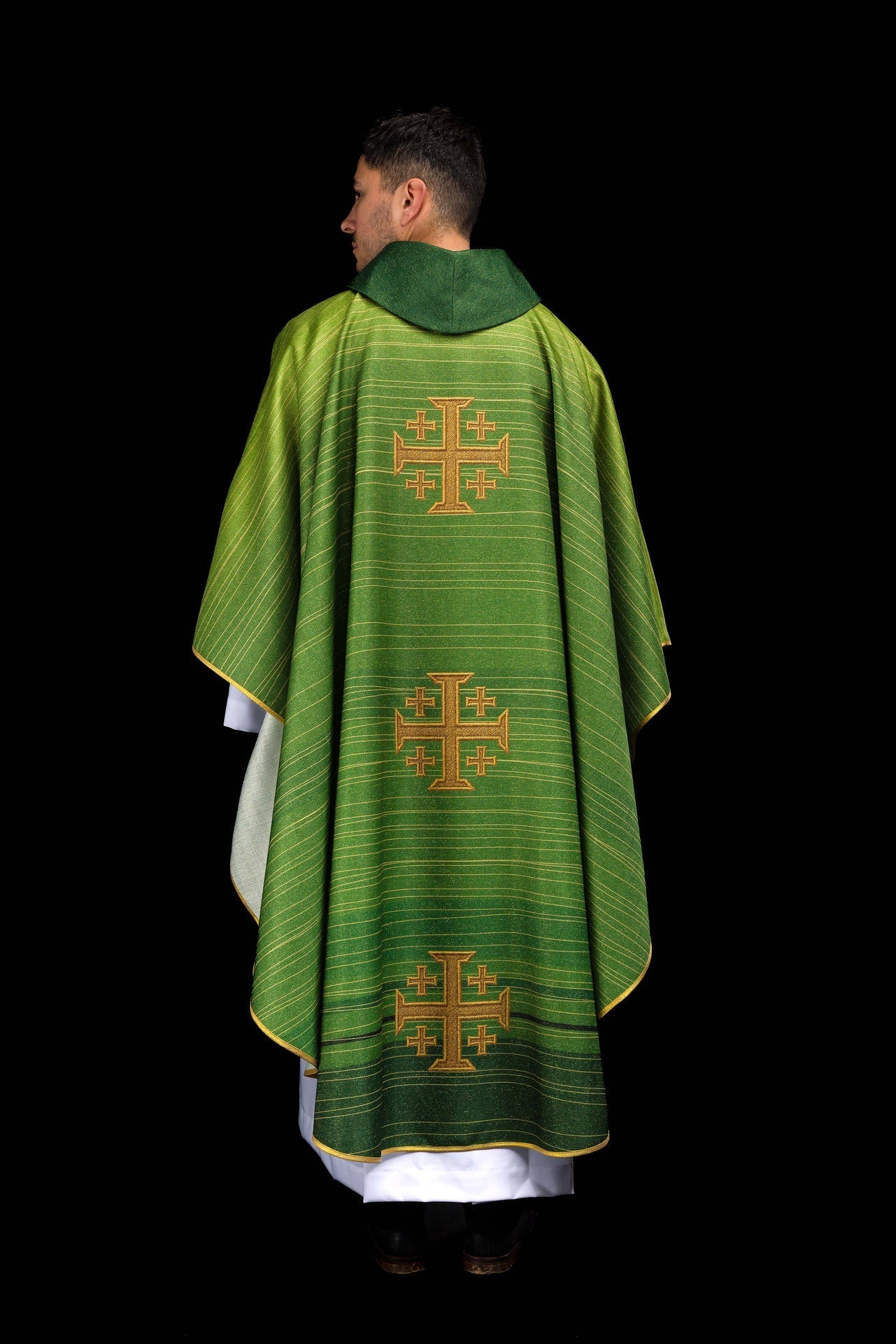 Chasuble imprimée avec Croix de Jérusalem verte KOD/7001/01/40 - CHASUBLES.FR