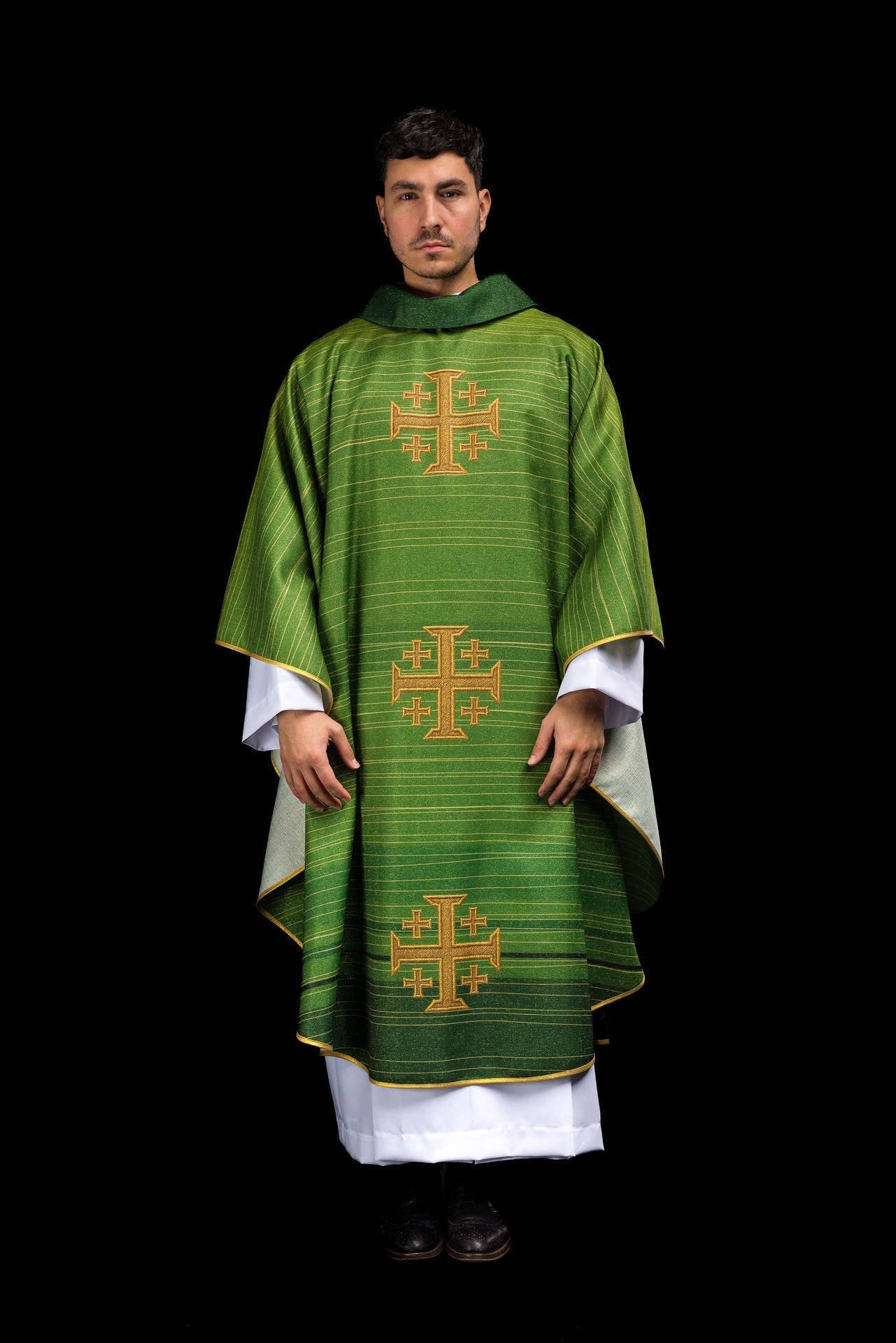 Chasuble imprimée avec Croix de Jérusalem verte KOD/7001/01/40 - CHASUBLES.FR