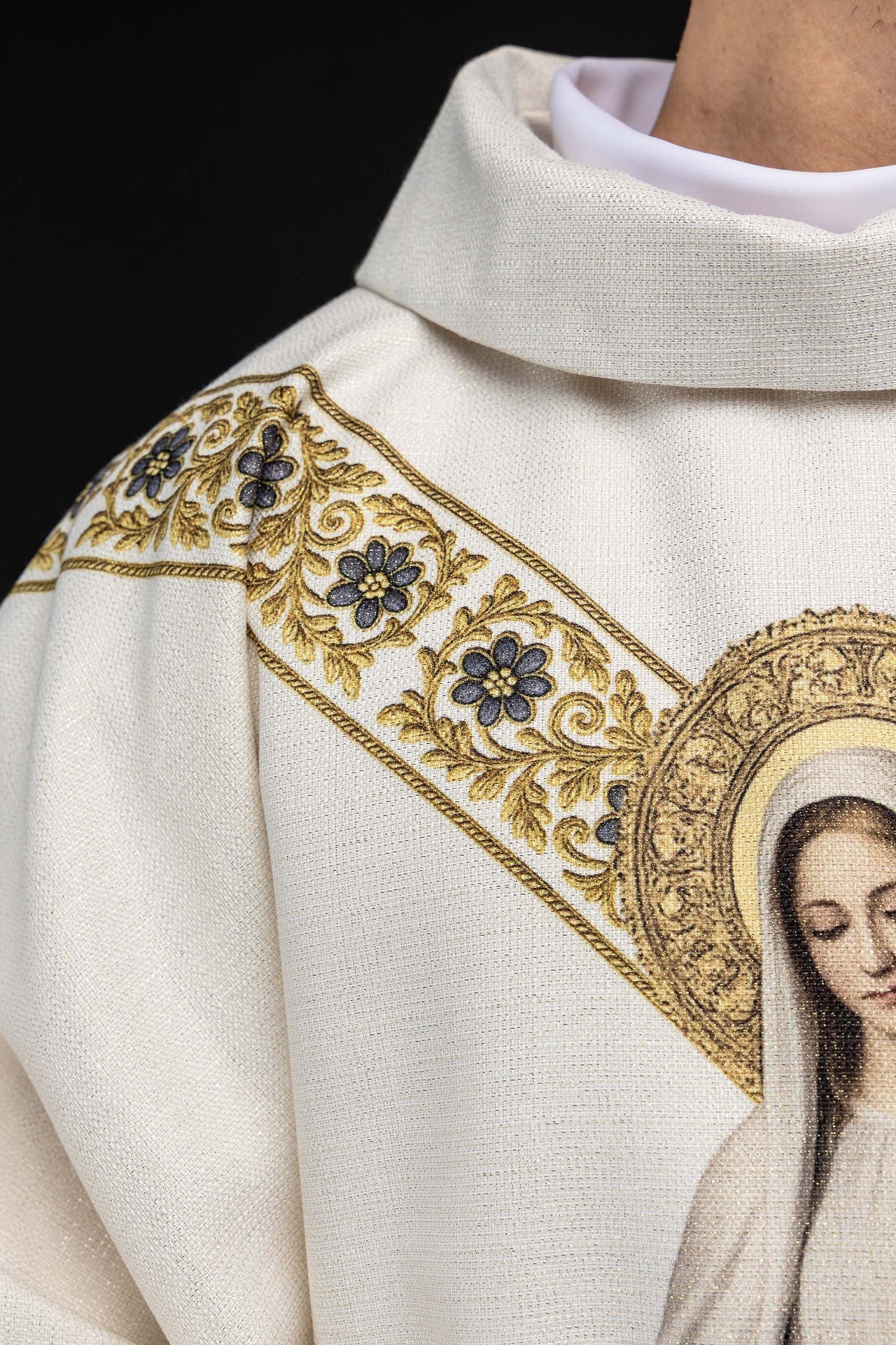 Chasuble imprimée avec l’image de Notre - Dame de Lourdes KOD/7003/05/40 - CHASUBLES.FR