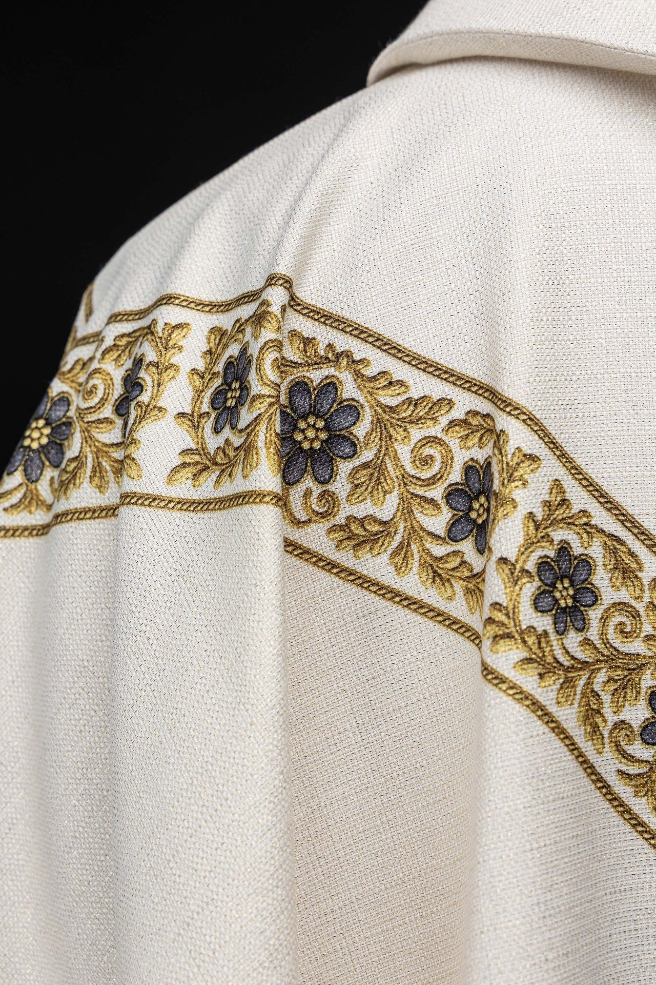 Chasuble imprimée avec l’image de Notre - Dame de Lourdes KOD/7003/05/40 - CHASUBLES.FR