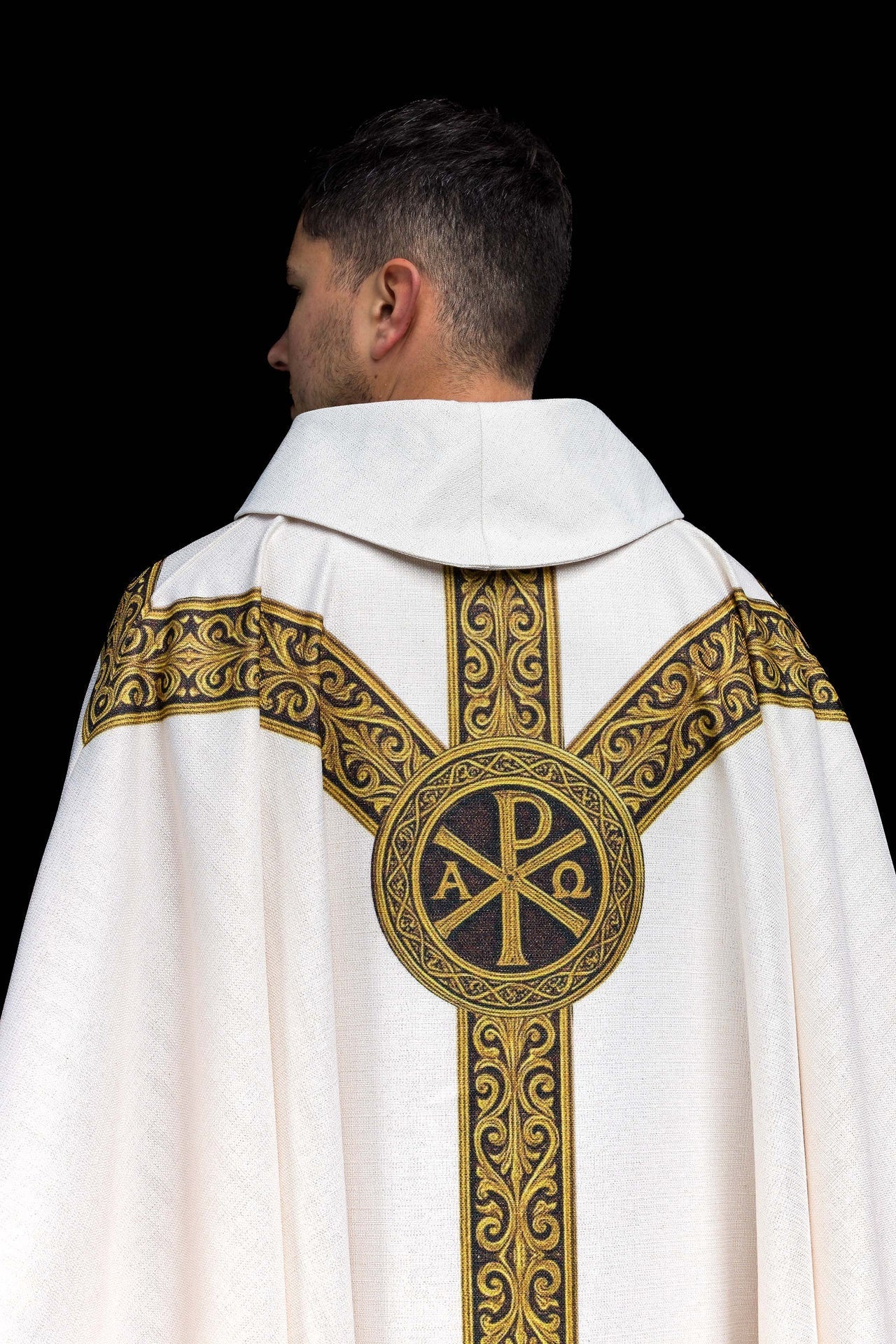 Chasuble imprimée Pax écru avec riche ornements dorés KOD/7009/05/40 - CHASUBLES.FR