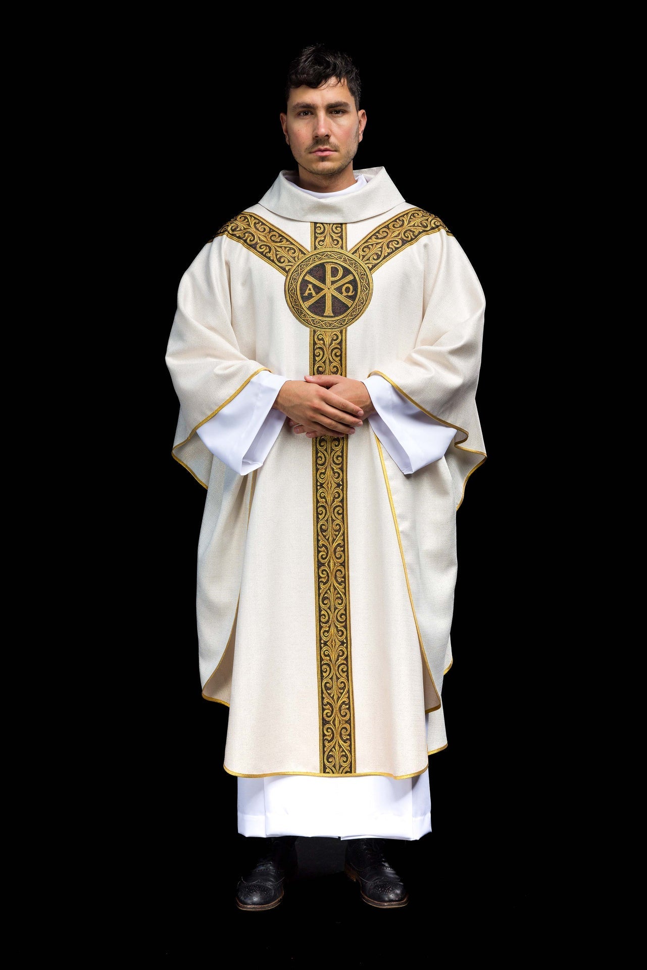Chasuble imprimée Pax écru avec riche ornements dorés KOD/7009/05/40 - CHASUBLES.FR