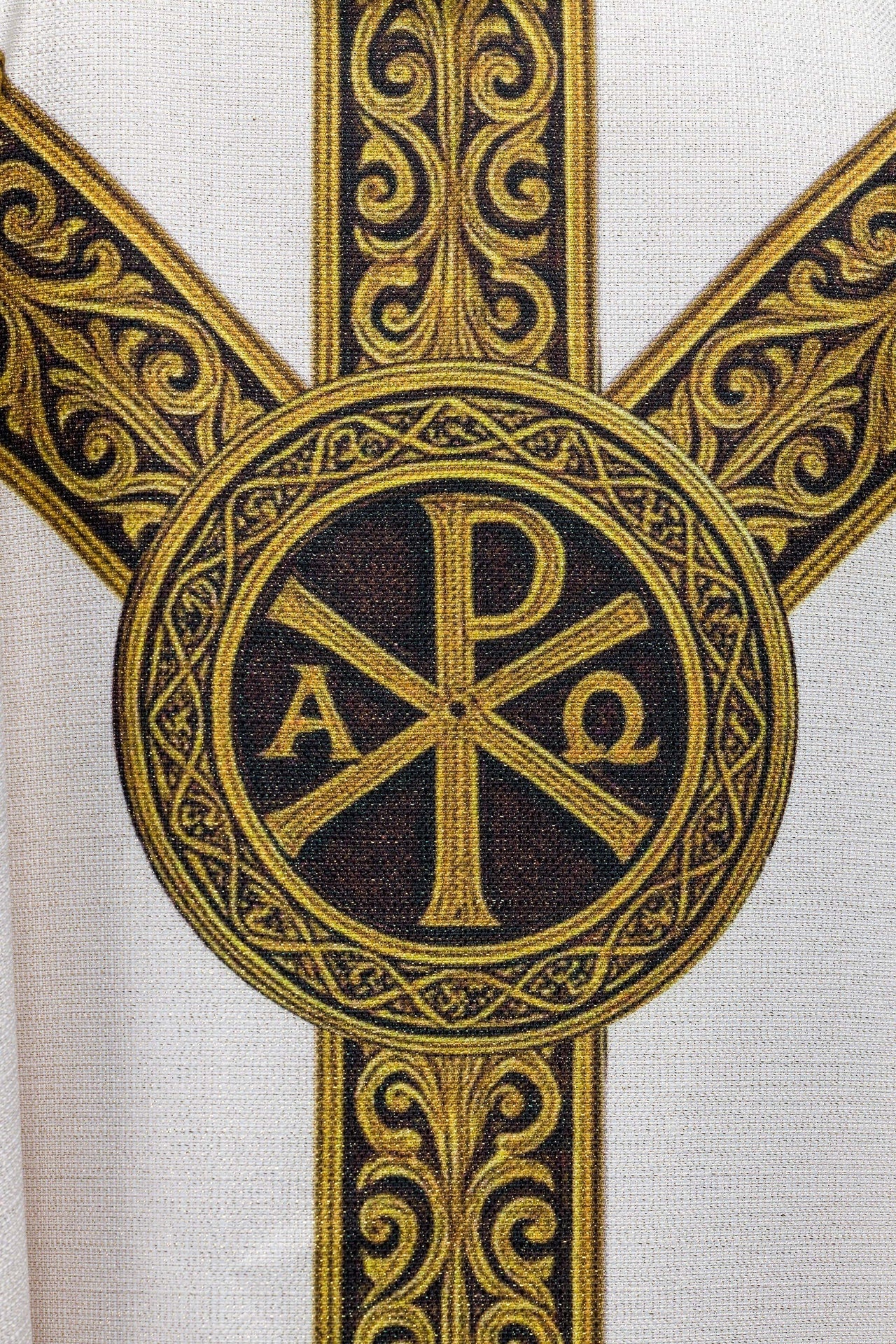 Chasuble imprimée Pax écru avec riche ornements dorés KOD/7009/05/40 - CHASUBLES.FR