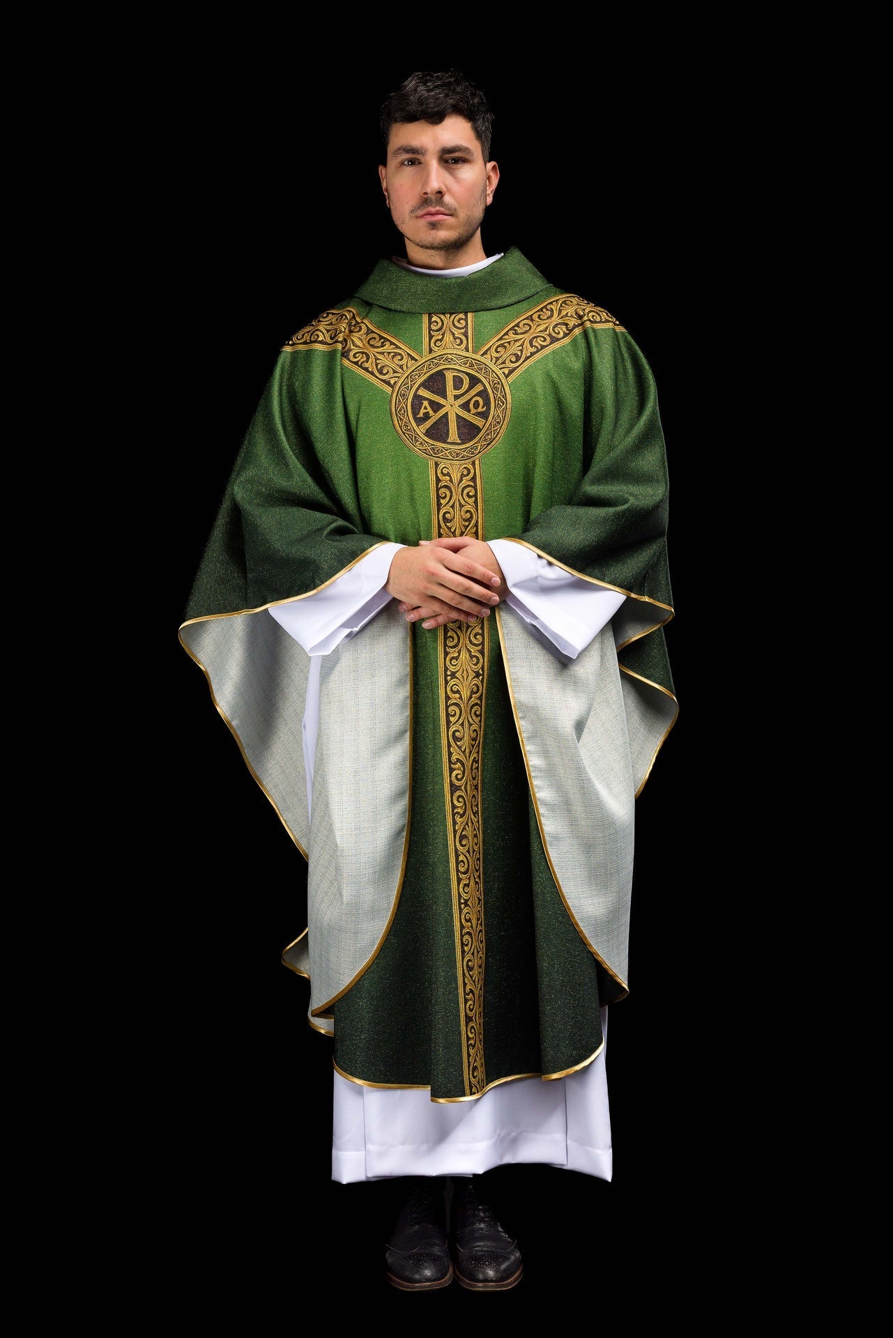 Chasuble imprimée Pax verte avec riche ornementation dorée KOD/7009/01/40 - CHASUBLES.FR