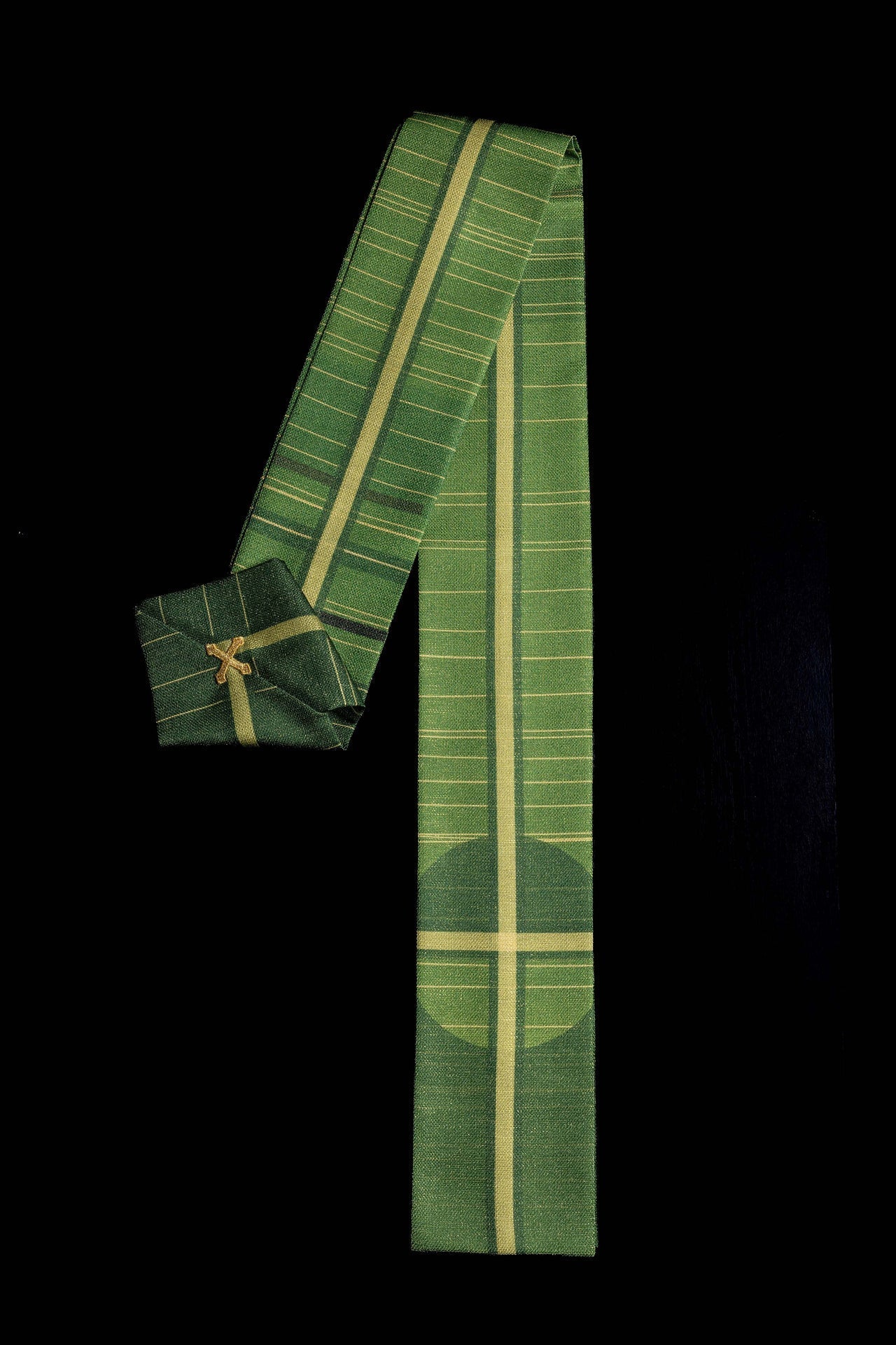 Chasuble imprimée verte avec motif de croix KOD/7010/01/40 - CHASUBLES.FR