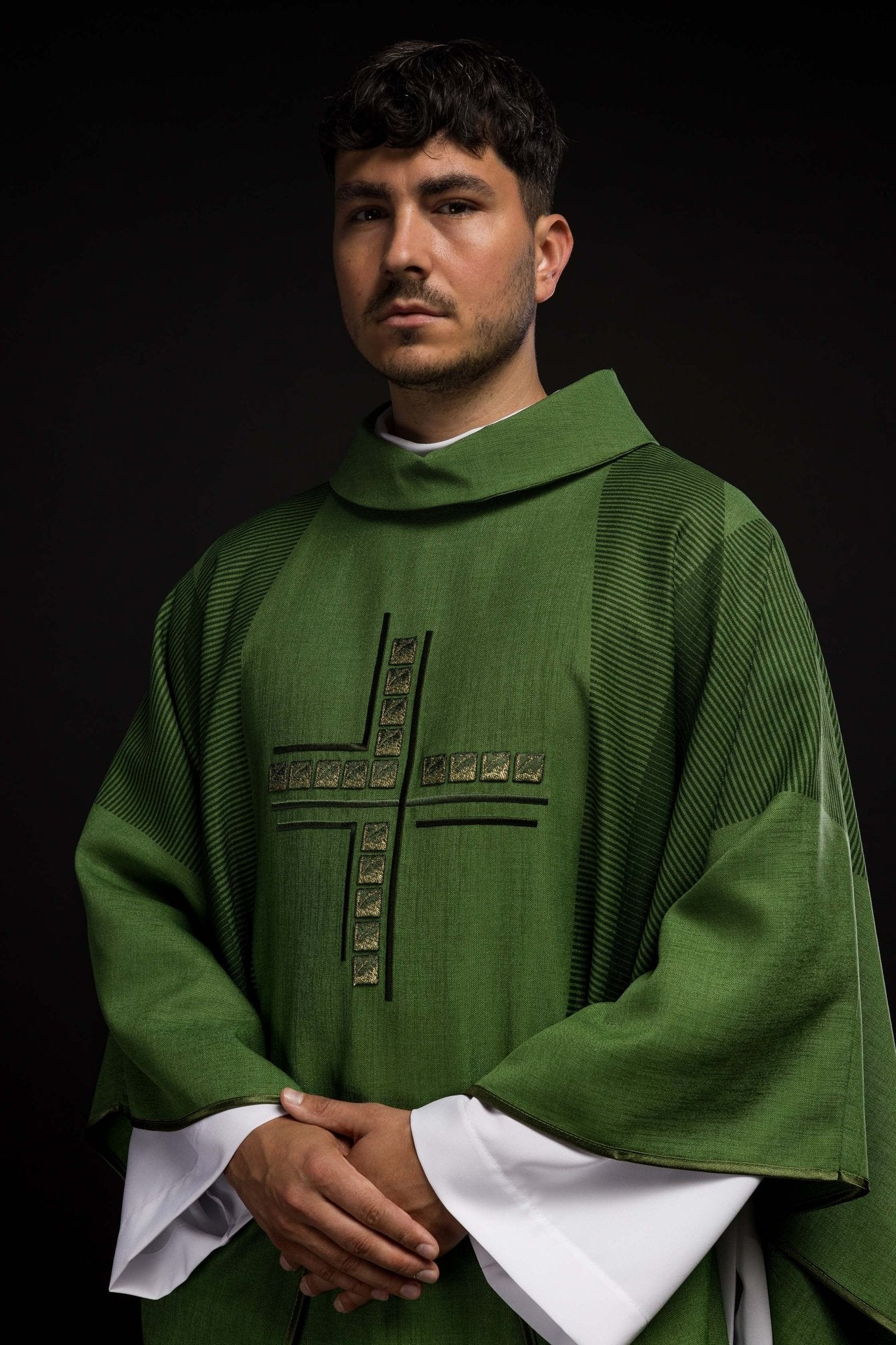 Chasuble litúrgico verde con cruz HA7036 - 01 ZIELONY - CHASUBLES.FR