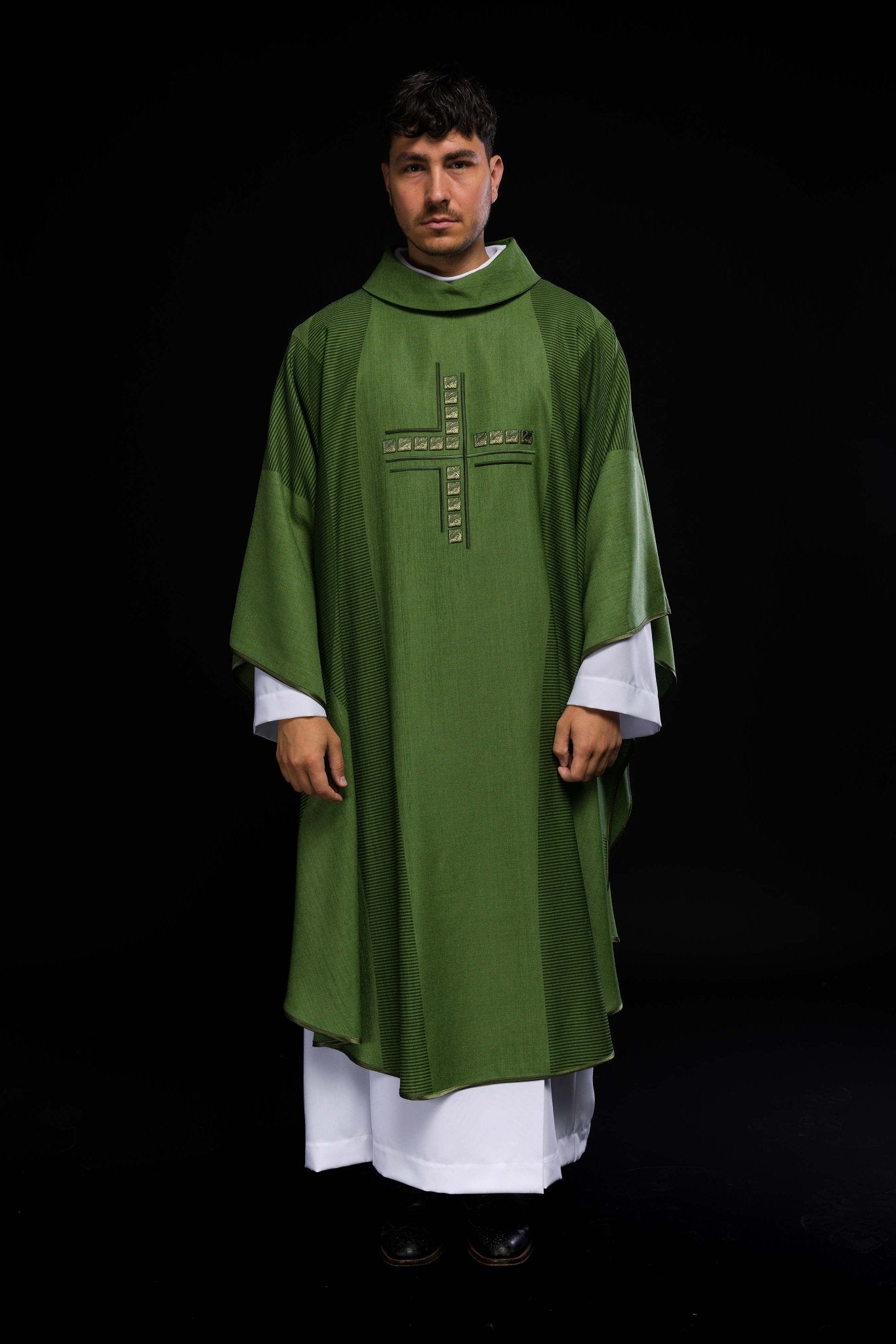 Chasuble litúrgico verde con cruz HA7036 - 01 ZIELONY - CHASUBLES.FR