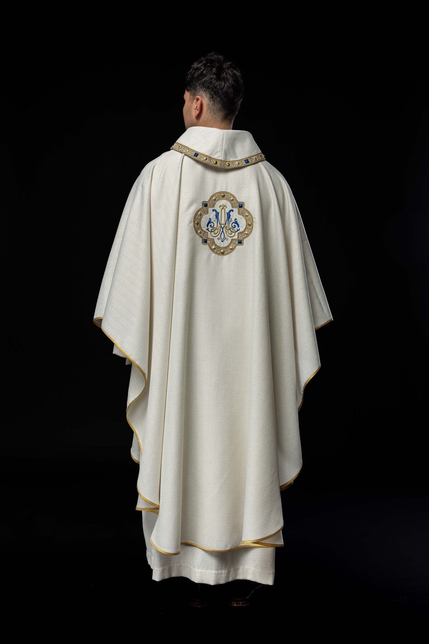 Chasuble liturgique avec blason marial brodé S - 7074 - 05 - 71 - CHASUBLES.FR