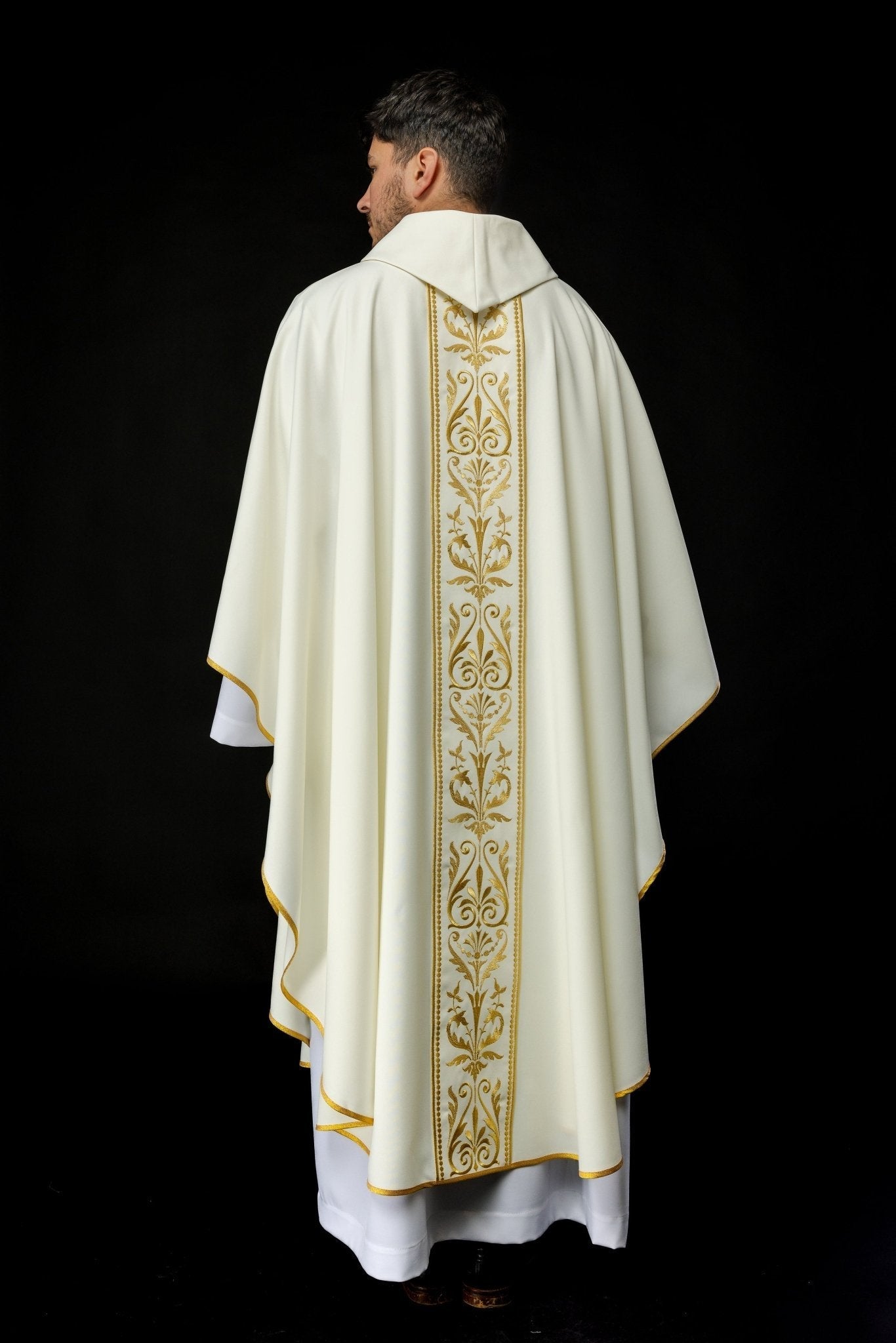 Chasuble liturgique avec ceinture brodée en écru KOR/008/05/01 ECRU - CHASUBLES.FR