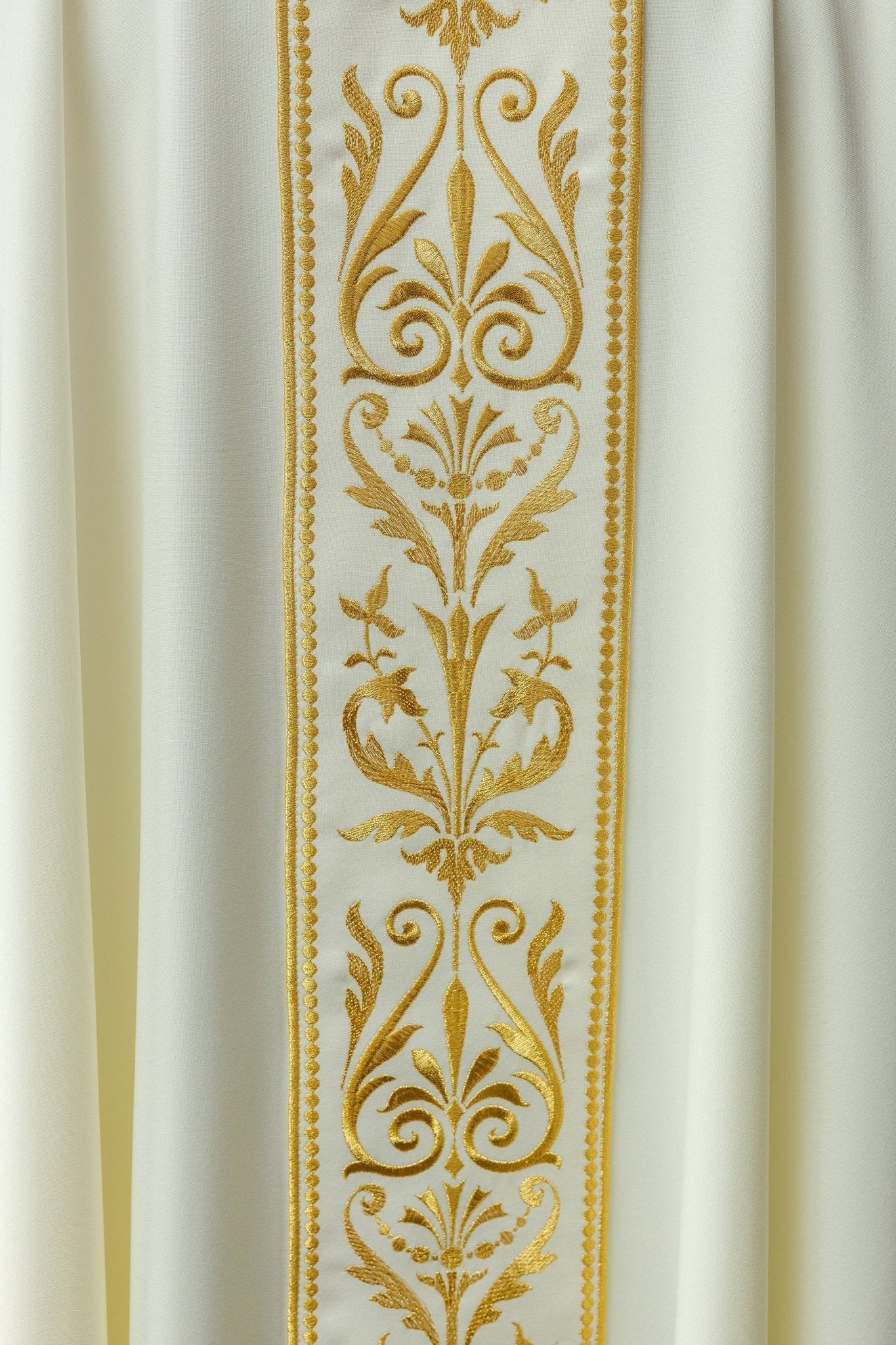 Chasuble liturgique avec ceinture brodée en écru KOR/008/05/01 ECRU - CHASUBLES.FR