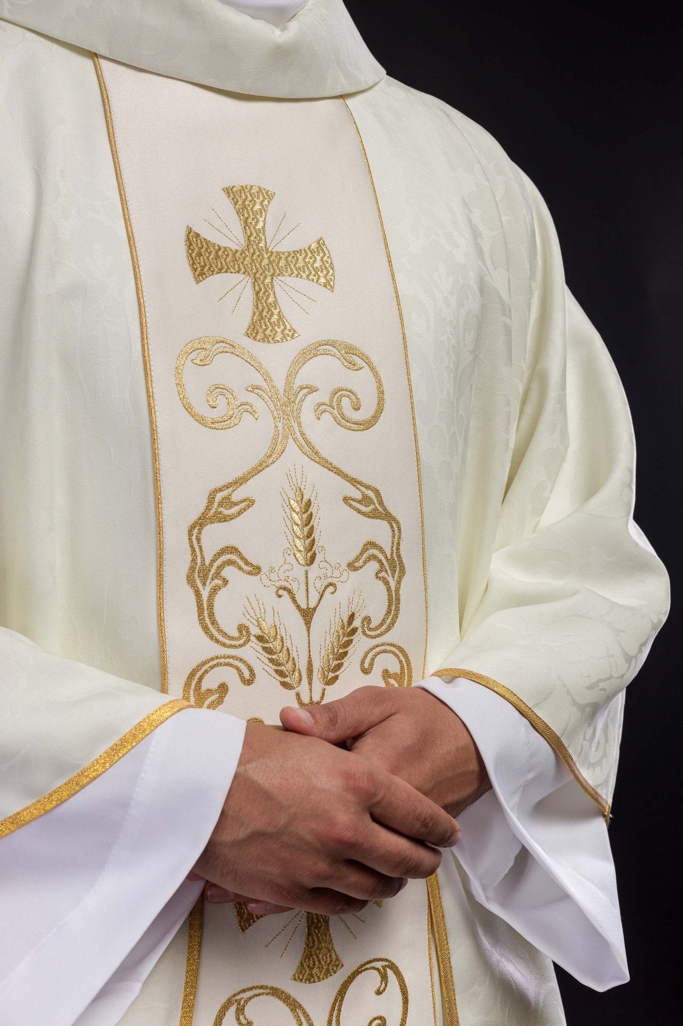 Chasuble liturgique avec ceinture décorée KOR/148/05/81 - CHASUBLES.FR