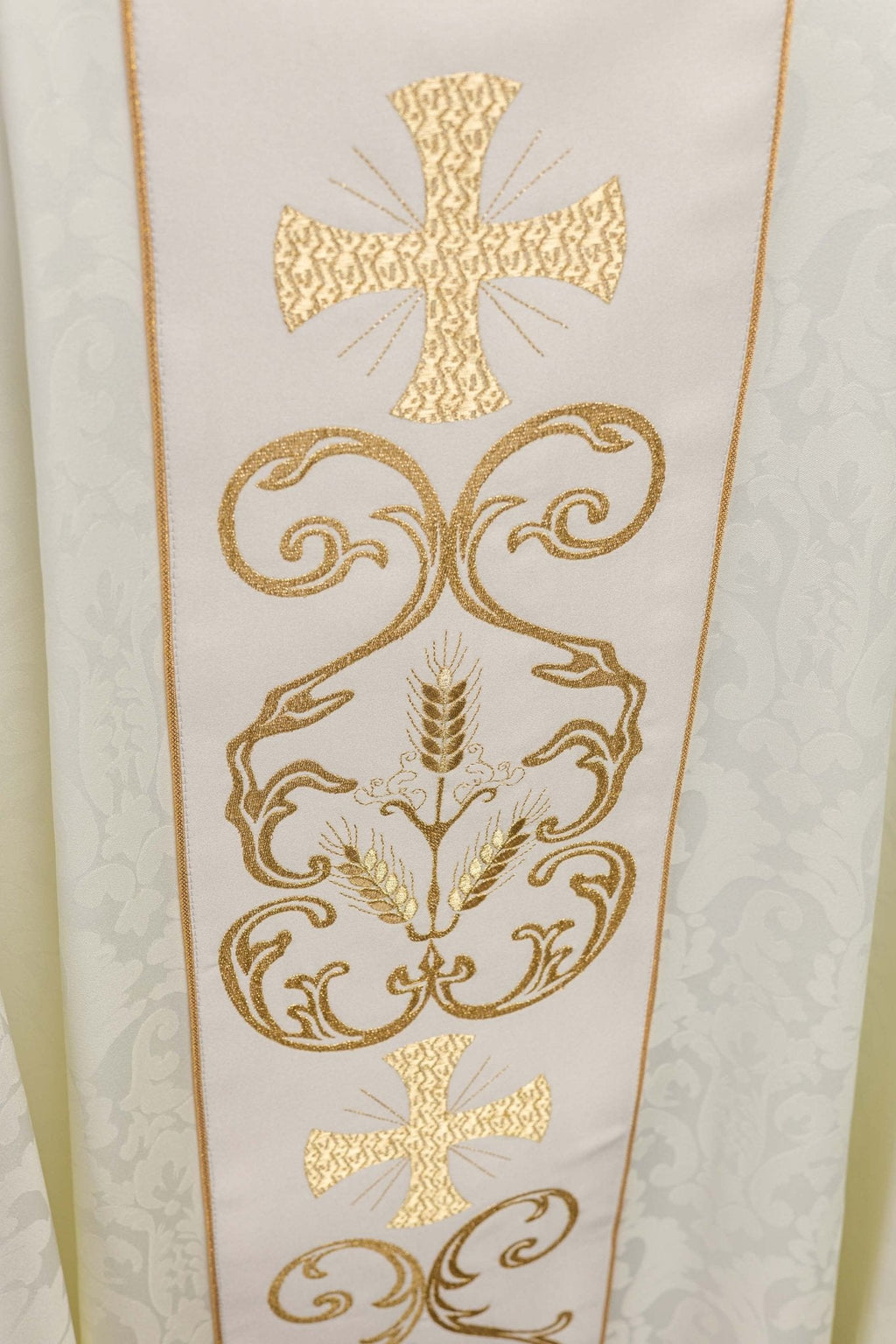 Chasuble liturgique avec ceinture décorée KOR/148/05/81 - CHASUBLES.FR