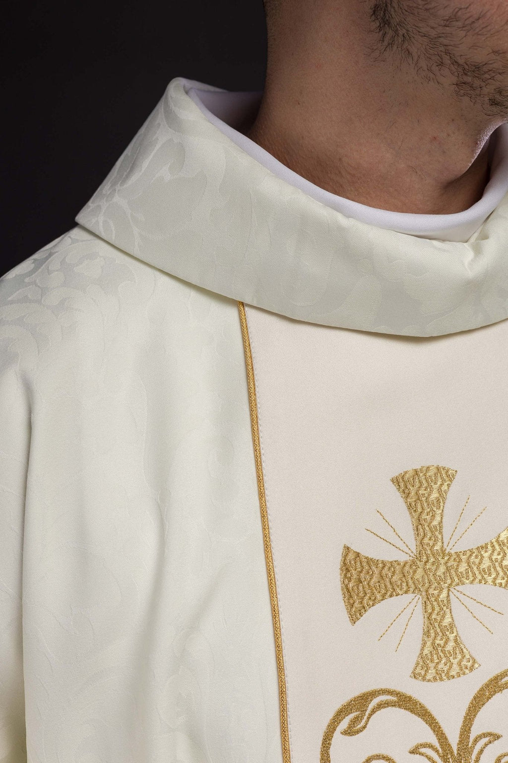 Chasuble liturgique avec ceinture décorée KOR/148/05/81 - CHASUBLES.FR