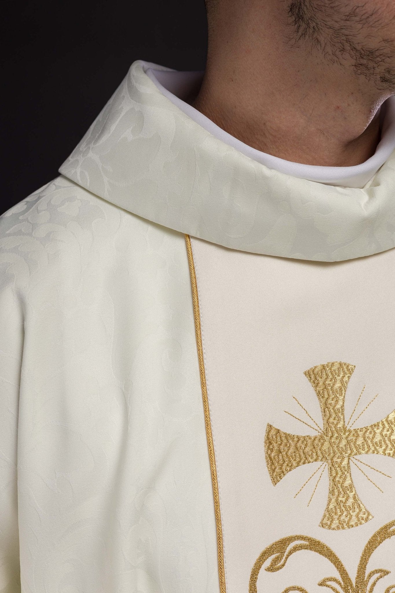 Chasuble liturgique avec ceinture décorée KOR/148/05/81 - CHASUBLES.FR