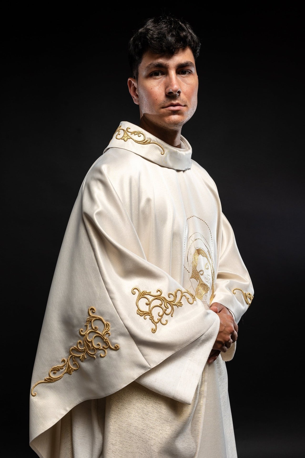 Chasuble liturgique avec l'image de la Vierge des câlins S-7055-05-54 - CHASUBLES.FR
