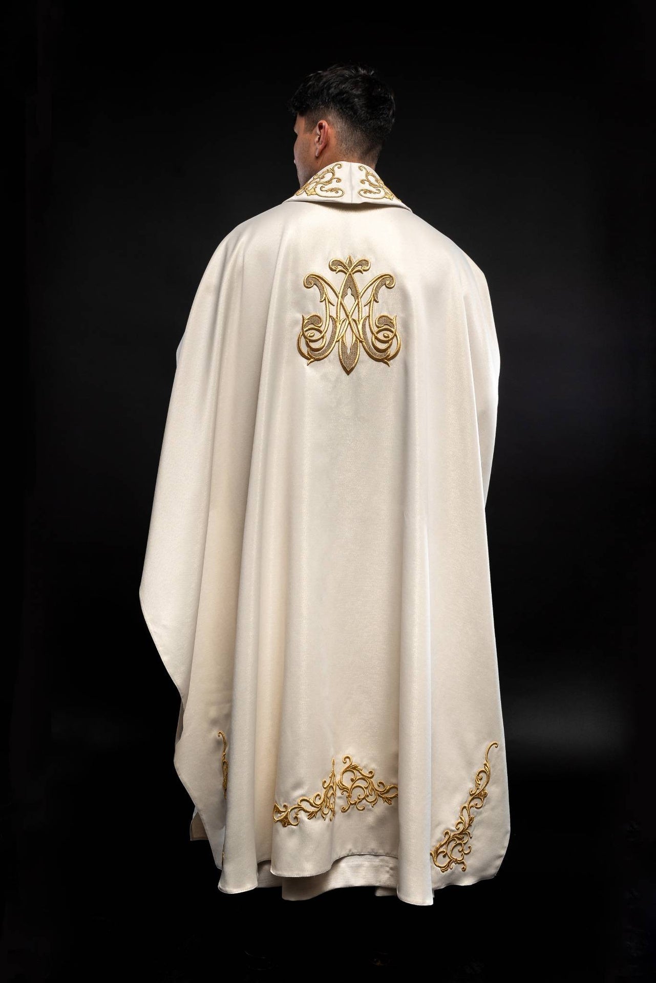 Chasuble liturgique avec l'image de la Vierge des câlins S-7055-05-54 - CHASUBLES.FR