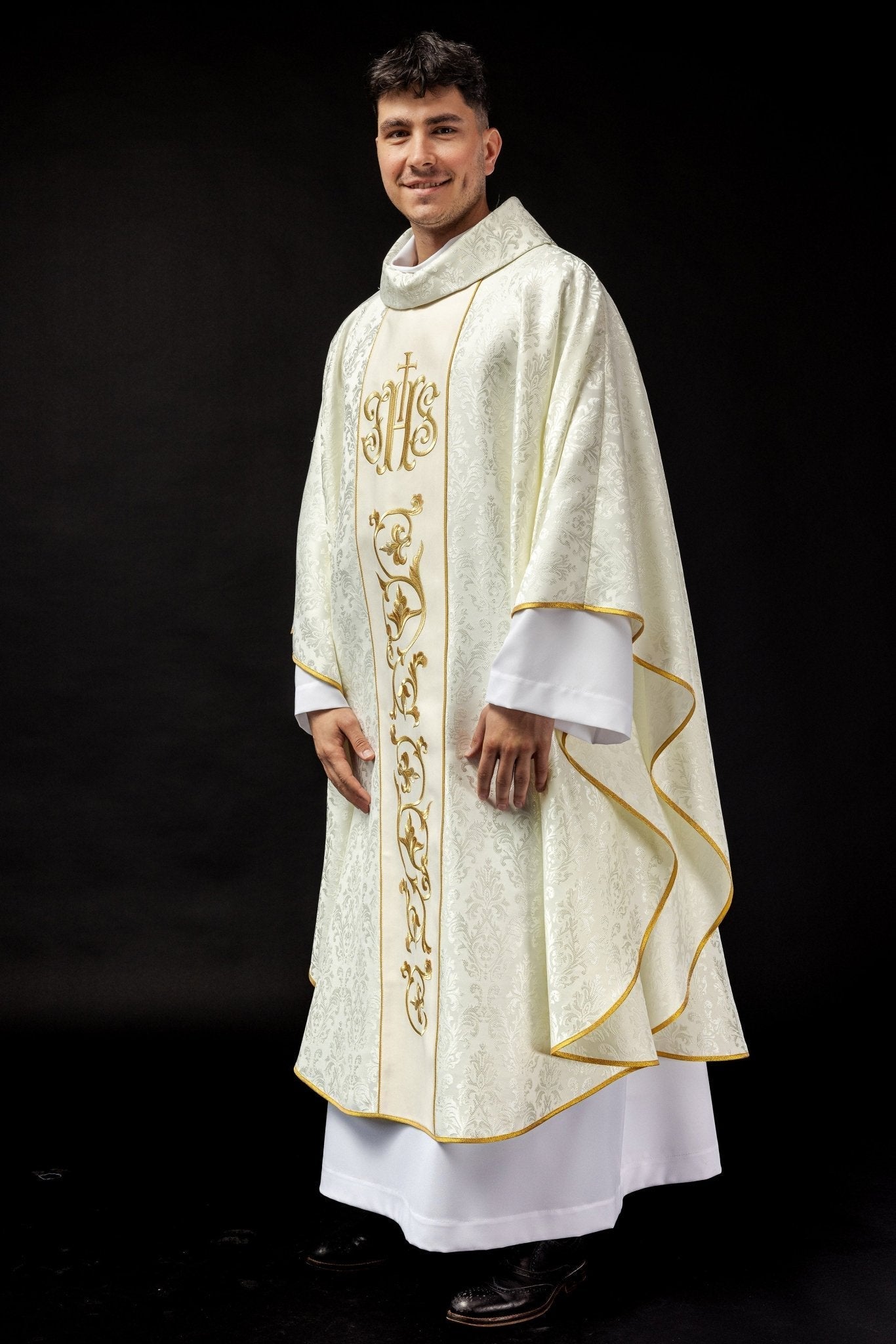 Chasuble liturgique écru avec ceinture IHS richement décorée S - 7059 - 05 - 67 - CHASUBLES.FR