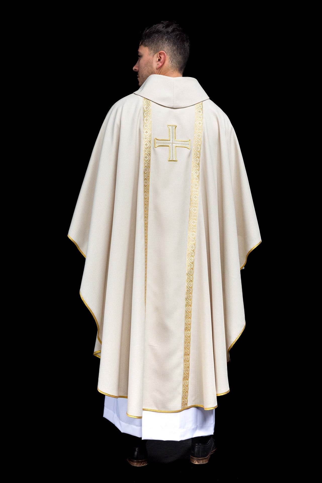 Chasuble liturgique écru avec croix brodée et bandes jacquard KOR/975/05/70 - CHASUBLES.FR