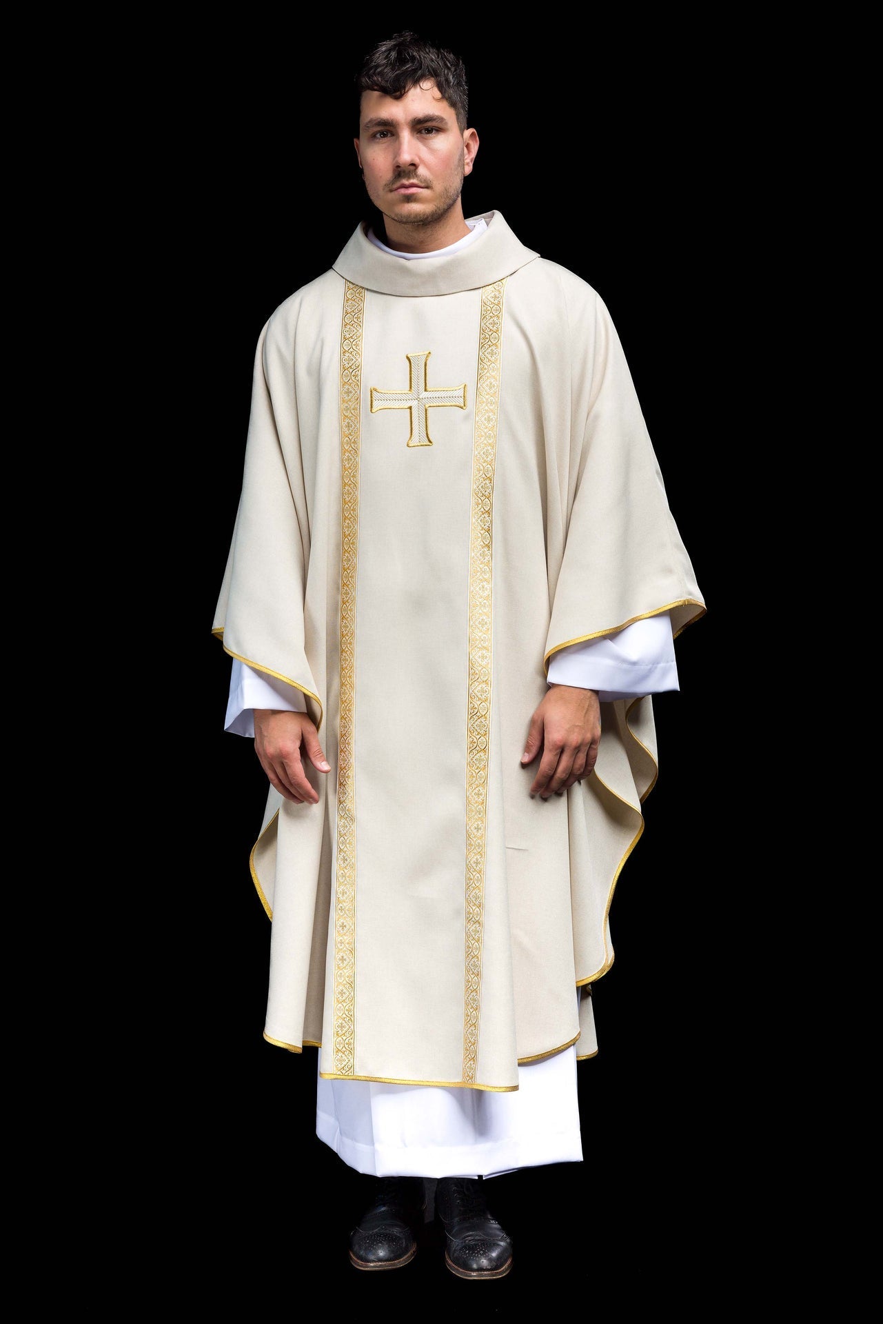 Chasuble liturgique écru avec croix brodée et bandes jacquard KOR/975/05/70 - CHASUBLES.FR