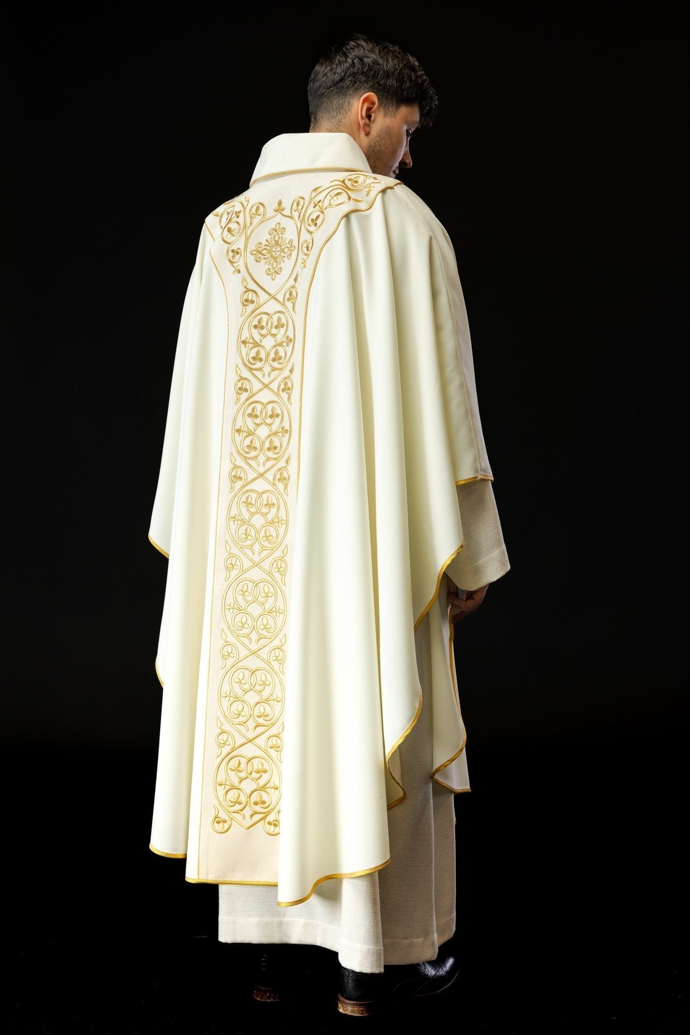 Chasuble liturgique en velours avec ceinture richement décorée KOR/169/05 - CHASUBLES.FR