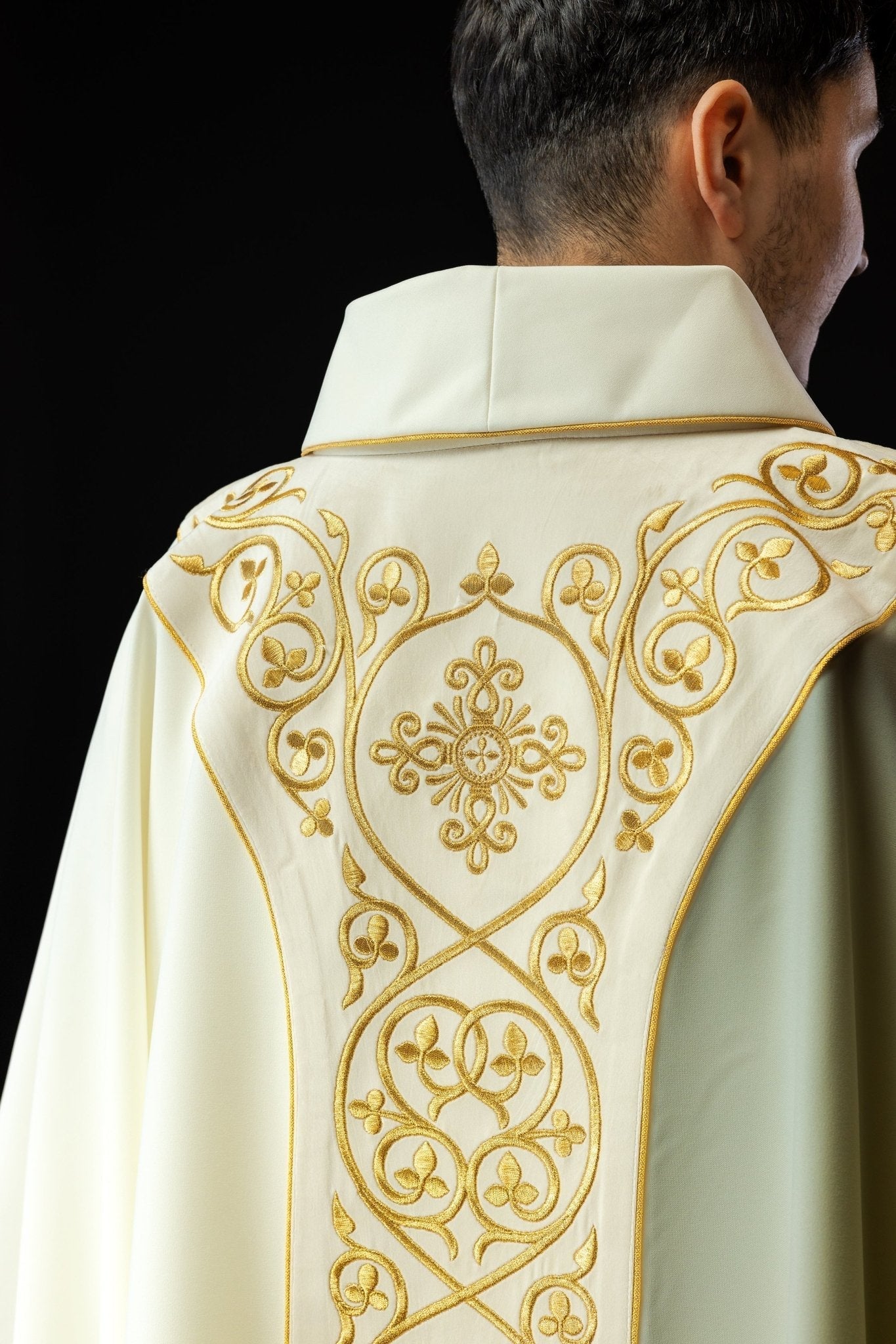Chasuble liturgique en velours avec ceinture richement décorée KOR/169/05 - CHASUBLES.FR