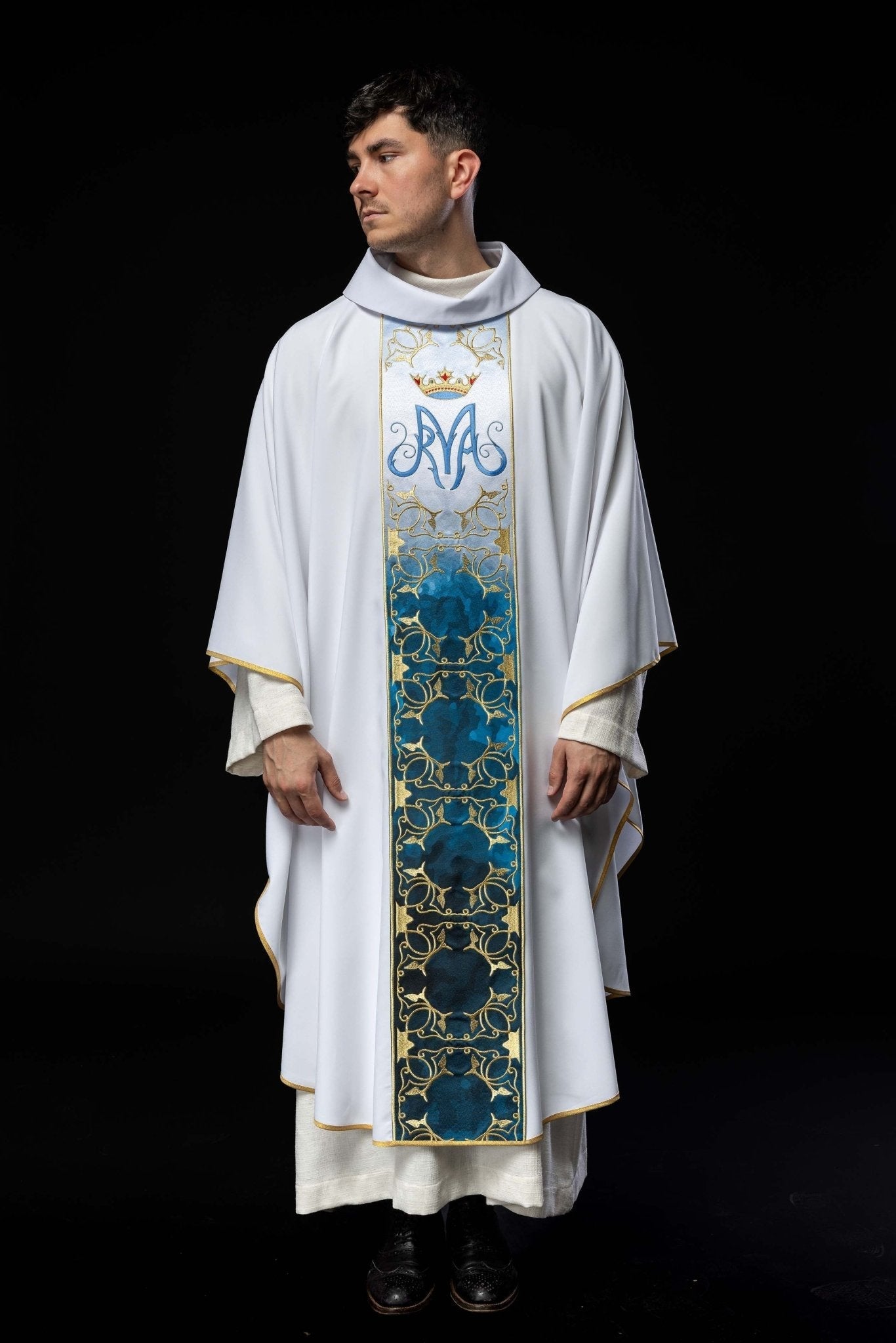 Chasuble liturgique mariale avec ceinture brodée et sublimée HA7015 - 04 BIAŁY - CHASUBLES.FR