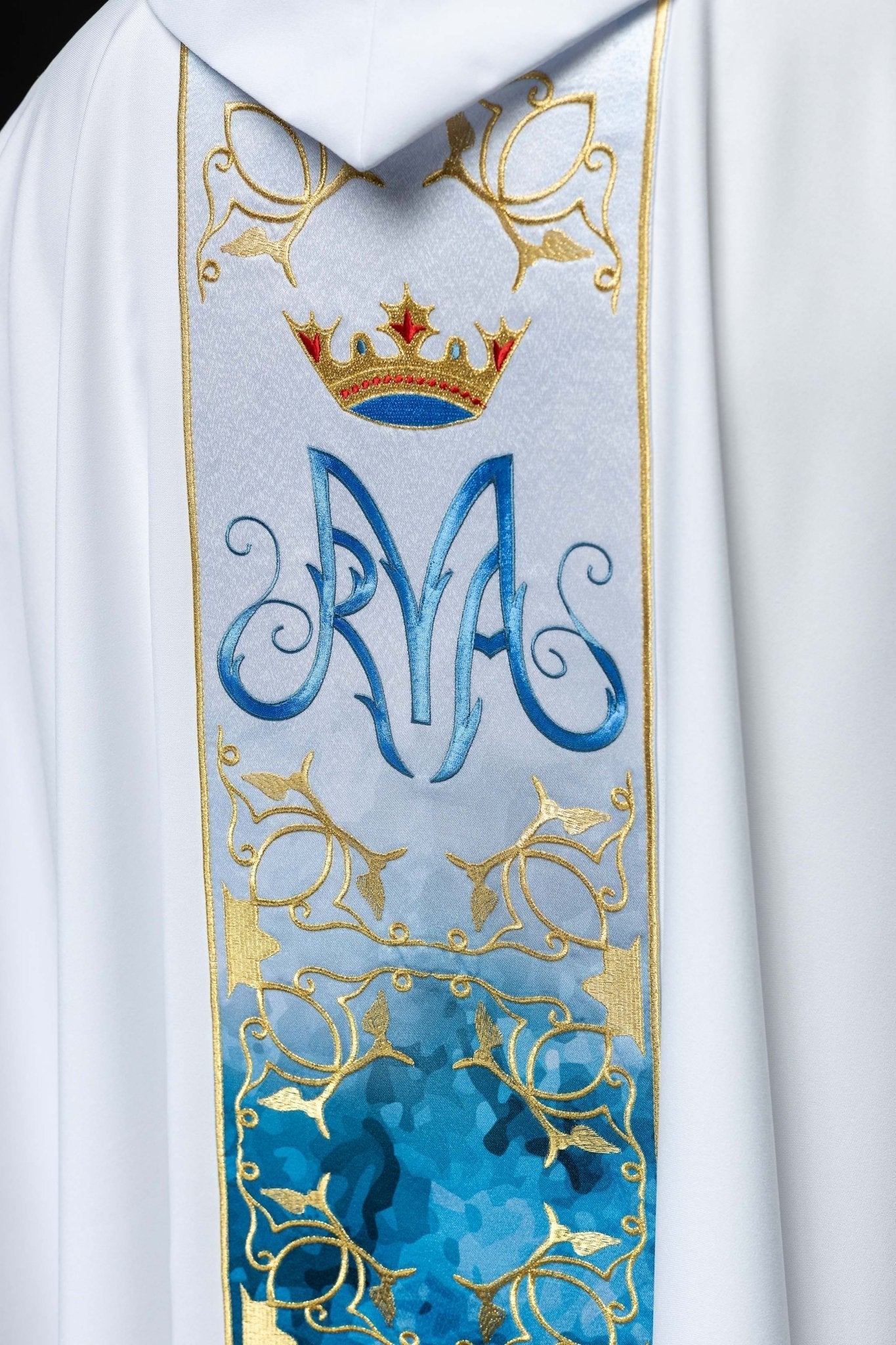 Chasuble liturgique mariale avec ceinture brodée et sublimée HA7015 - 04 BIAŁY - CHASUBLES.FR