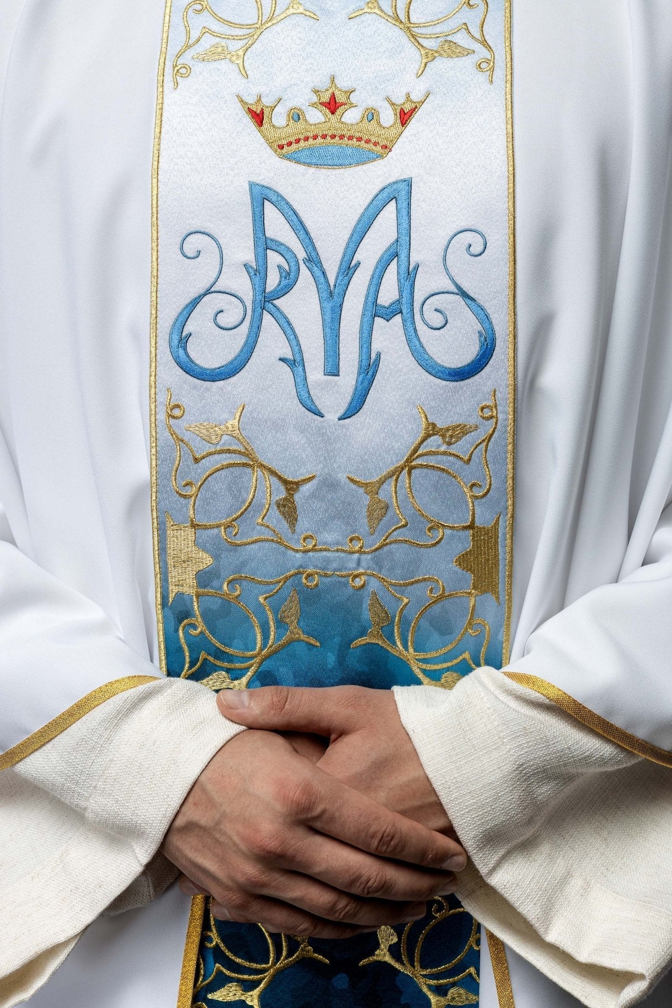 Chasuble liturgique mariale avec ceinture brodée et sublimée HA7015 - 04 BIAŁY - CHASUBLES.FR