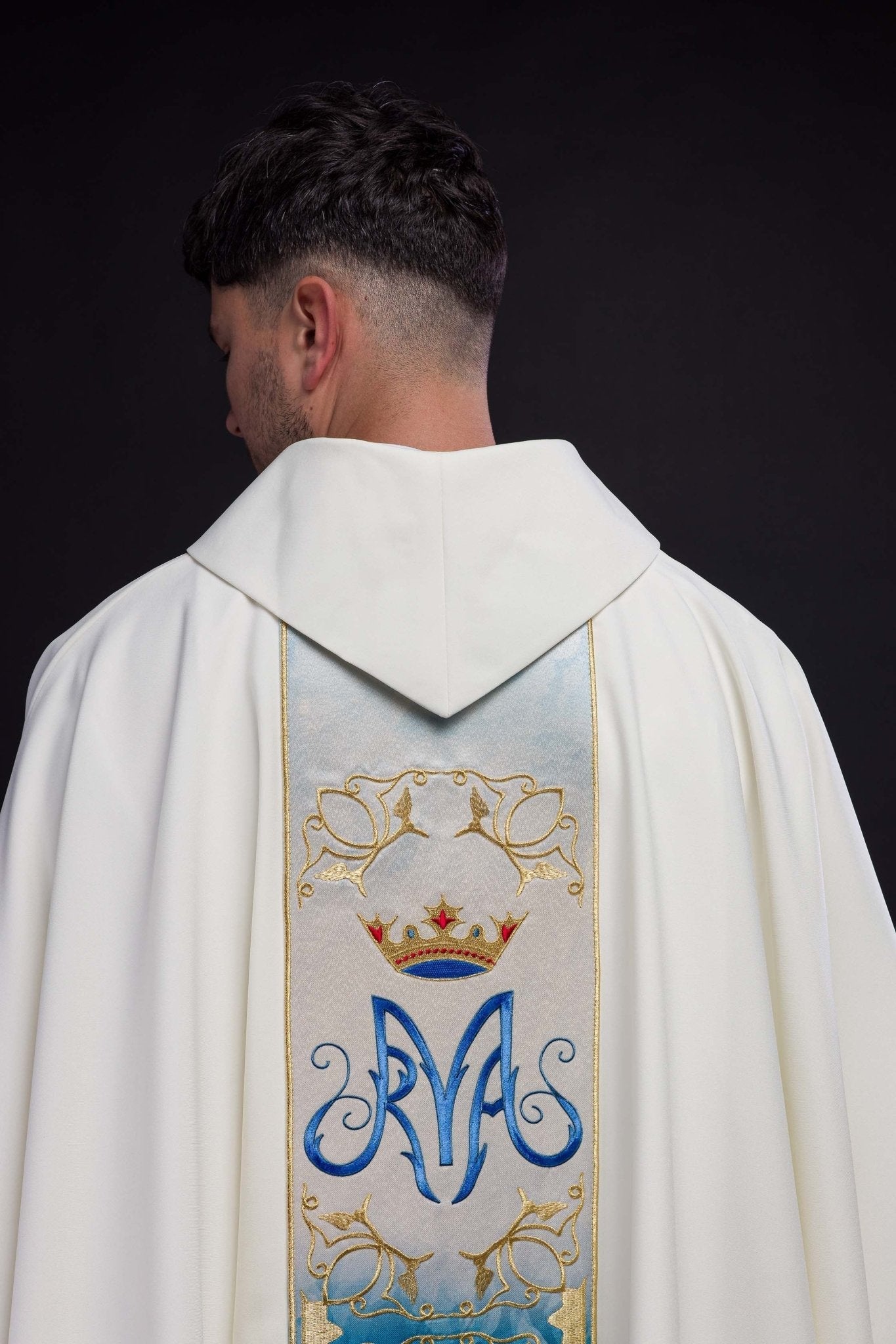 Chasuble liturgique mariale avec ceinture brodée et sublimée en écru HA7015 - 05 ECRU - CHASUBLES.FR