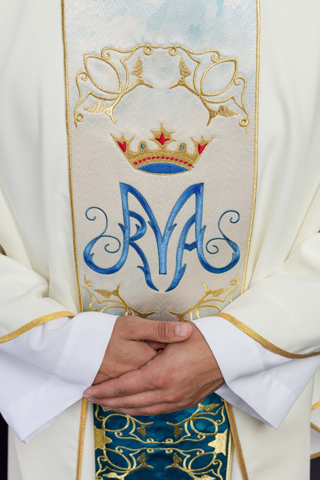 Chasuble liturgique mariale avec ceinture brodée et sublimée en écru HA7015 - 05 ECRU - CHASUBLES.FR