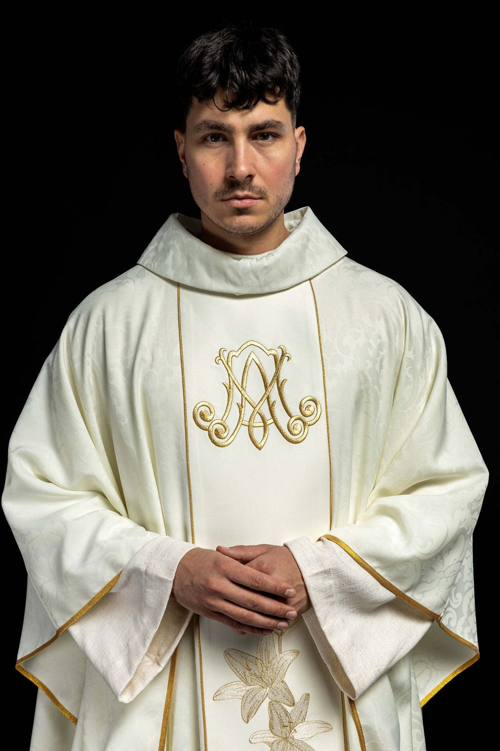 Chasuble liturgique mariale avec lys brodés S - 7058 - 05 - 81 - CHASUBLES.FR