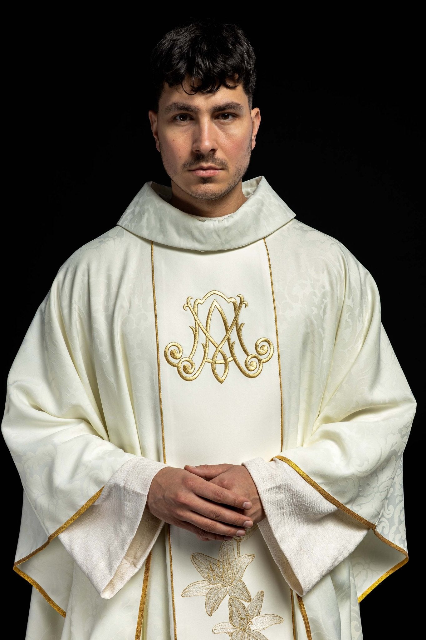Chasuble liturgique mariale avec lys brodés S - 7058 - 05 - 81 - CHASUBLES.FR