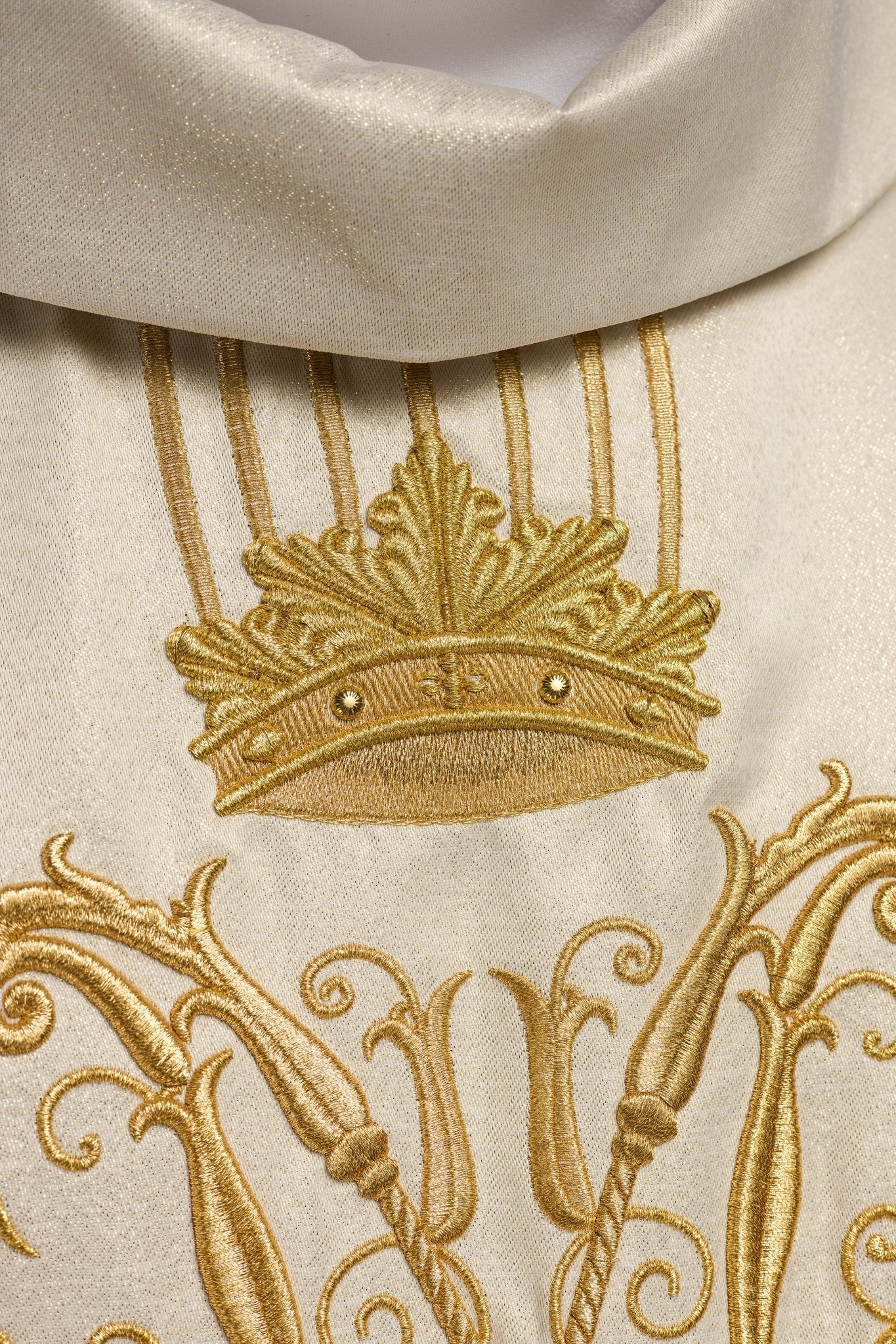 Chasuble liturgique mariale brillante de pierres LE/7025 ECRU LE/7025/05 - CHASUBLES.FR