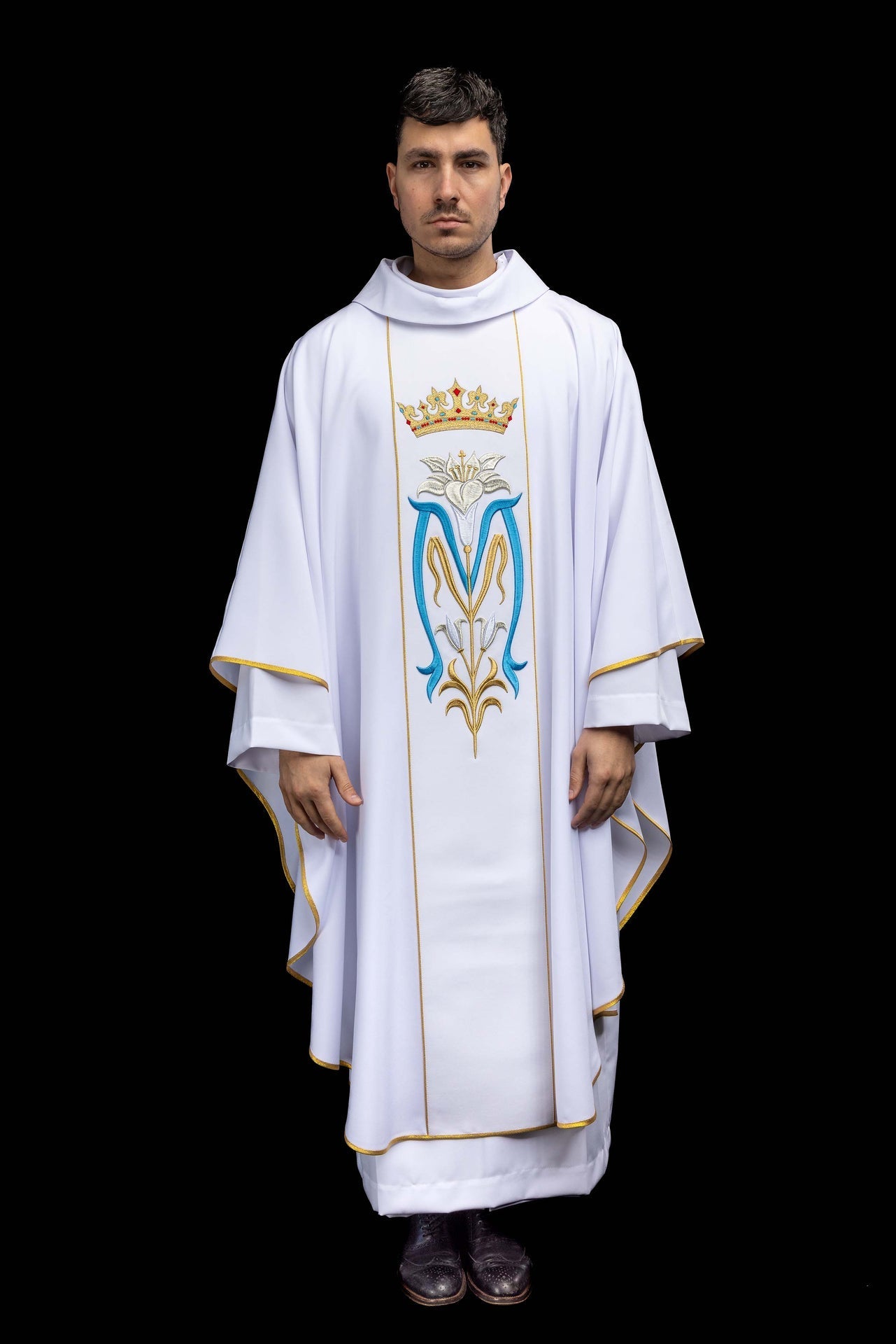Chasuble liturgique mariale brodée avec couronne de couleur blanche KOR/058/04/01 - CHASUBLES.FR