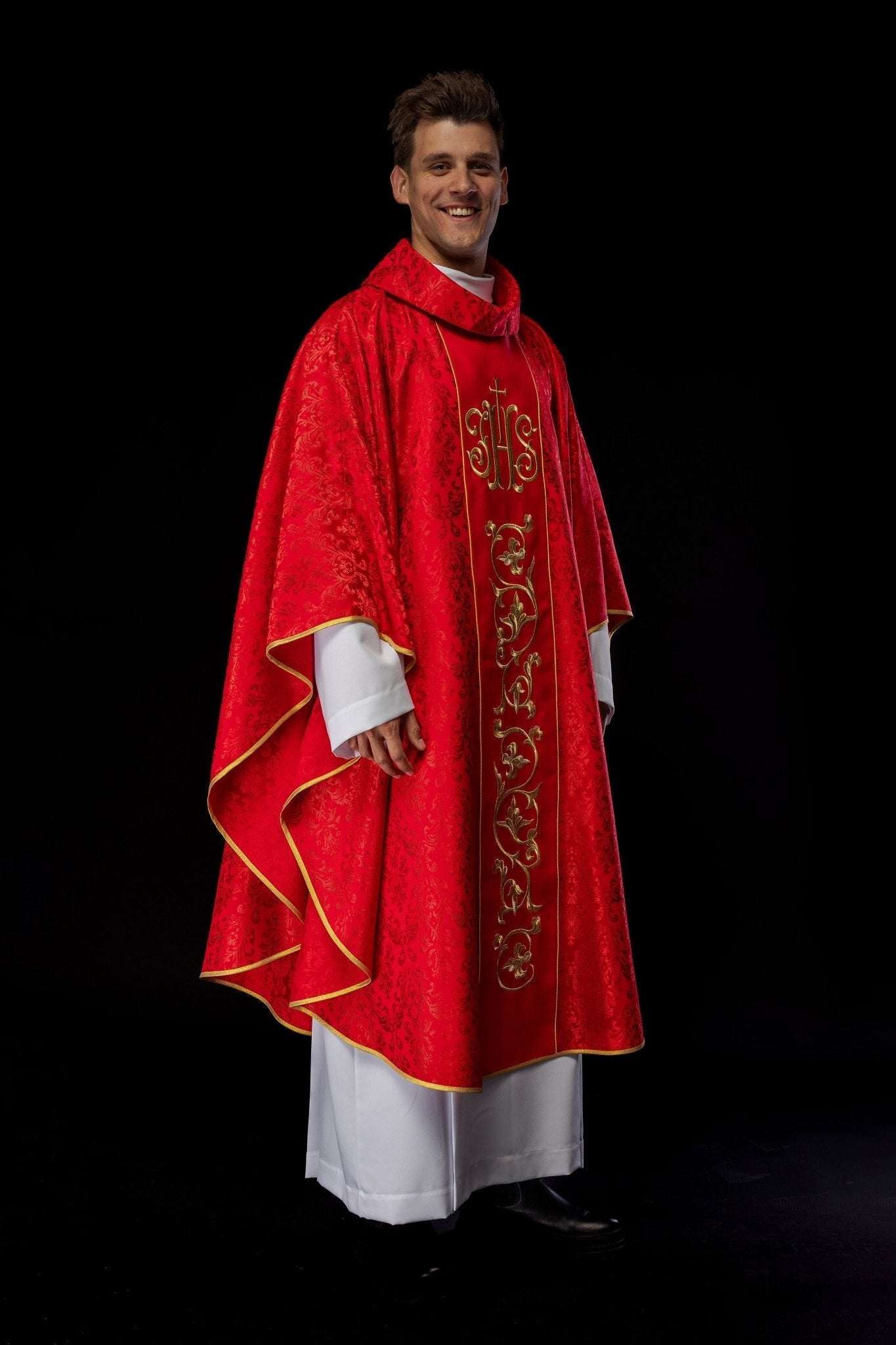 Chasuble liturgique rouge avec ceinture IHS richement décorée S - 7059 - 02 - 67 - CHASUBLES.FR