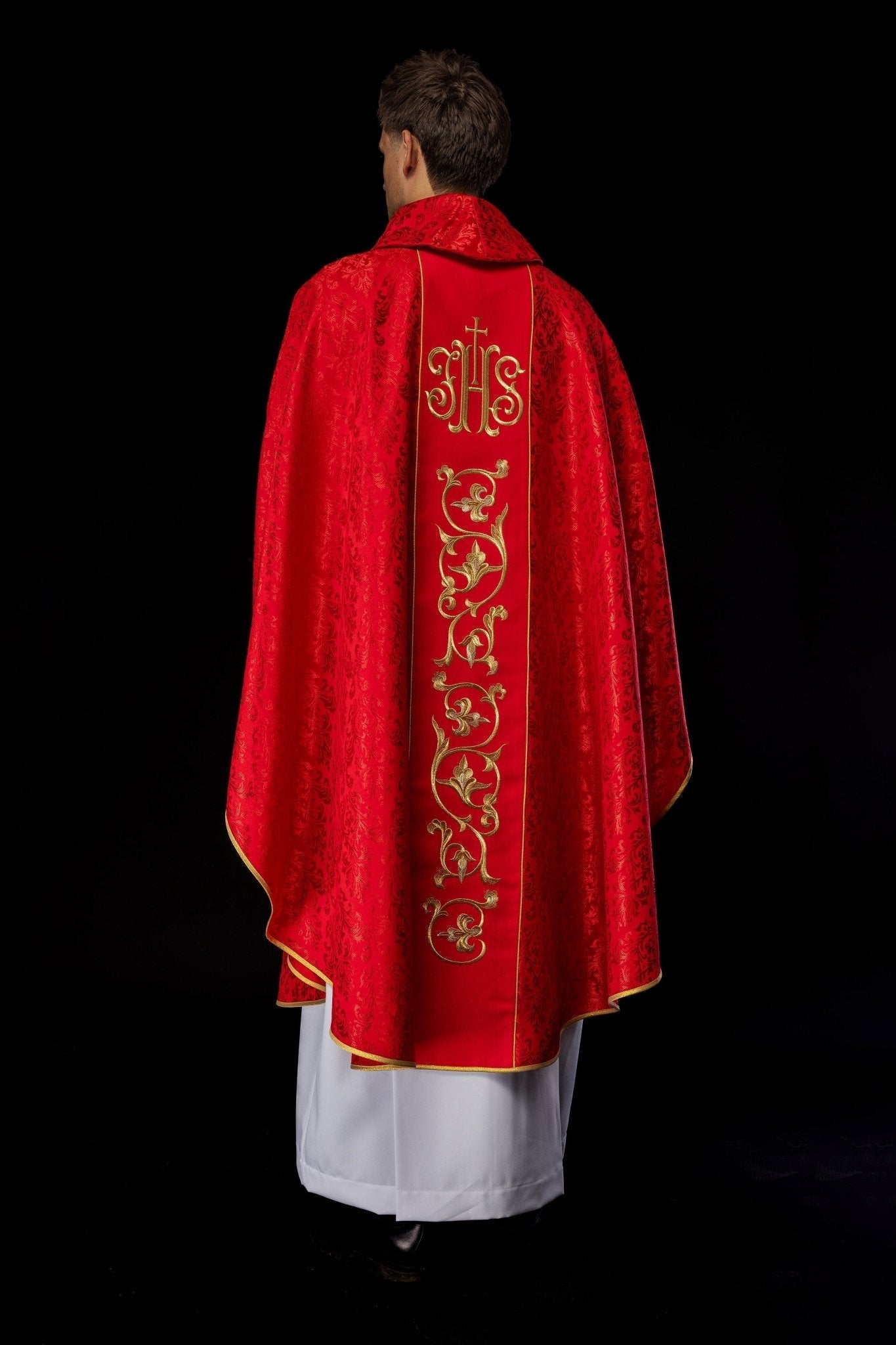 Chasuble liturgique rouge avec ceinture IHS richement décorée S - 7059 - 02 - 67 - CHASUBLES.FR